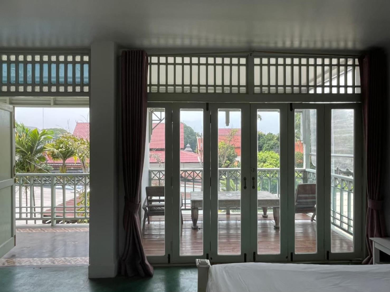 Deluxe Double Room with Balcony - Photo 9