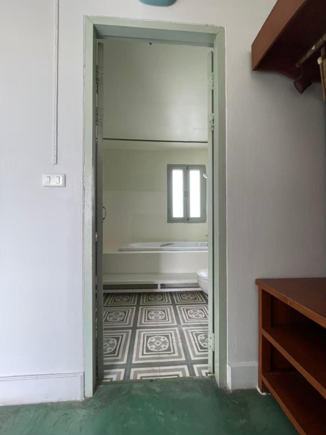 Deluxe Double Room with Balcony - Photo 10