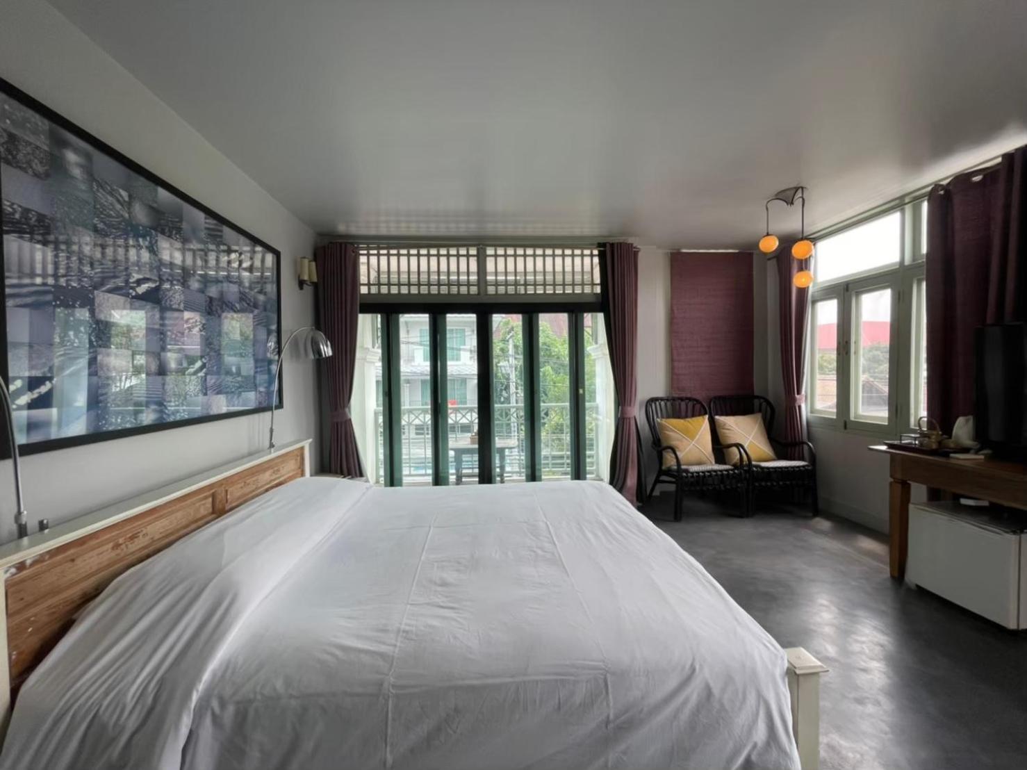 Deluxe Double Room with Balcony - Photo 13