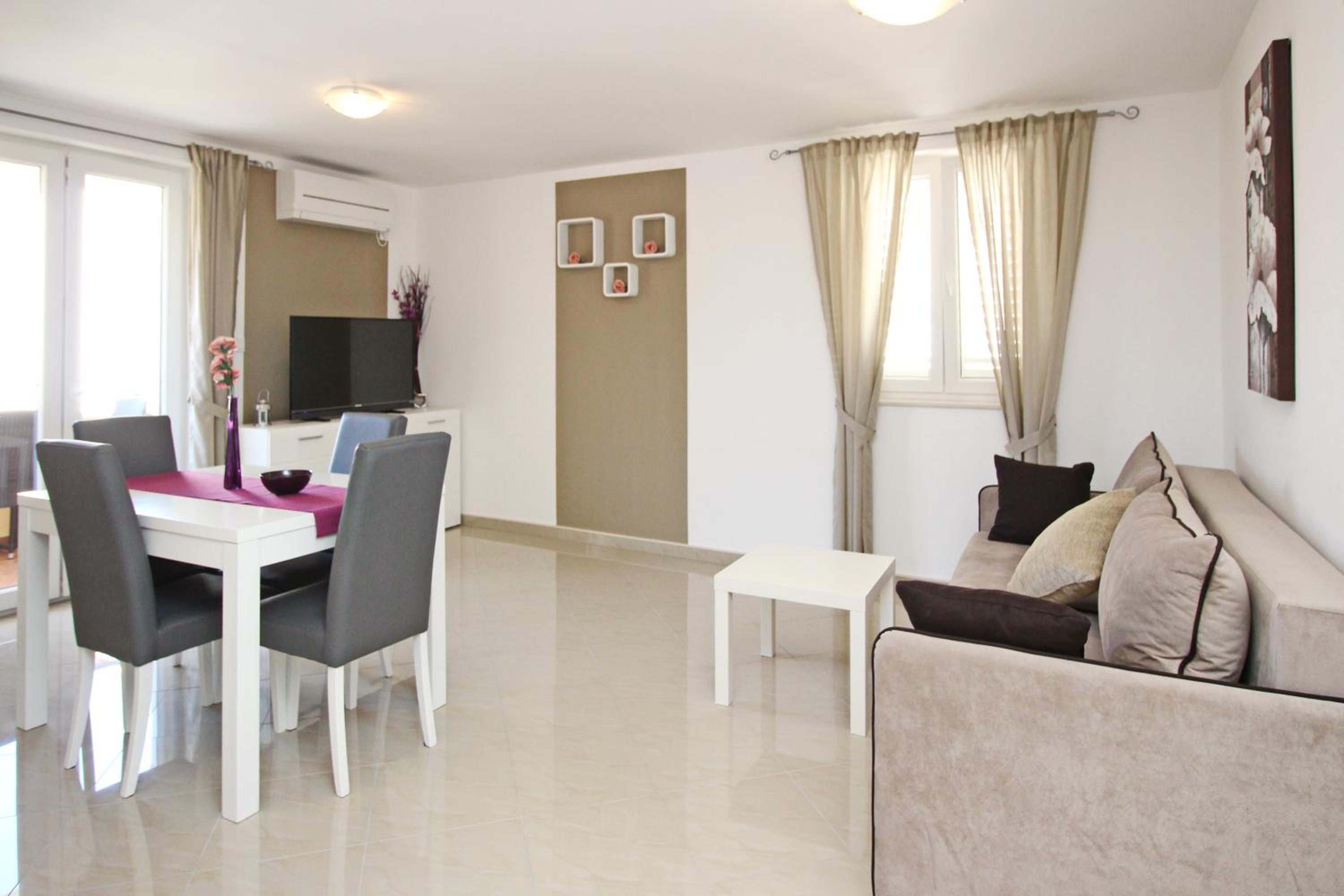 Apartment photo 1