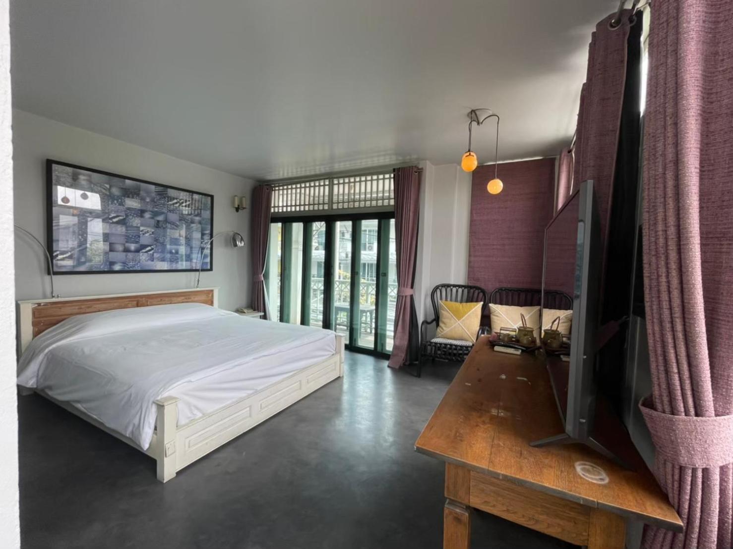 Deluxe Double Room with Balcony - Photo 3