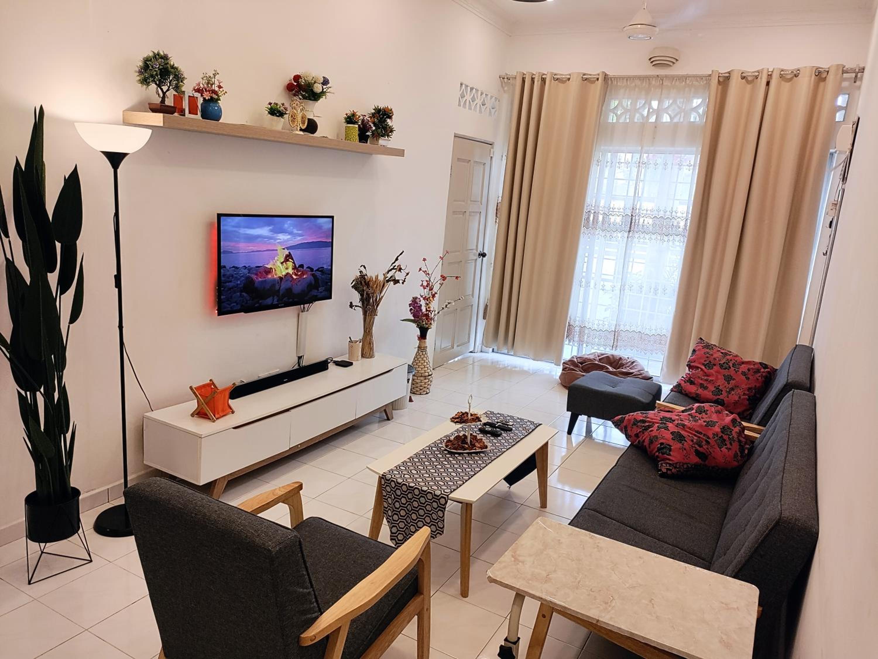 Three-Bedroom House photo 1