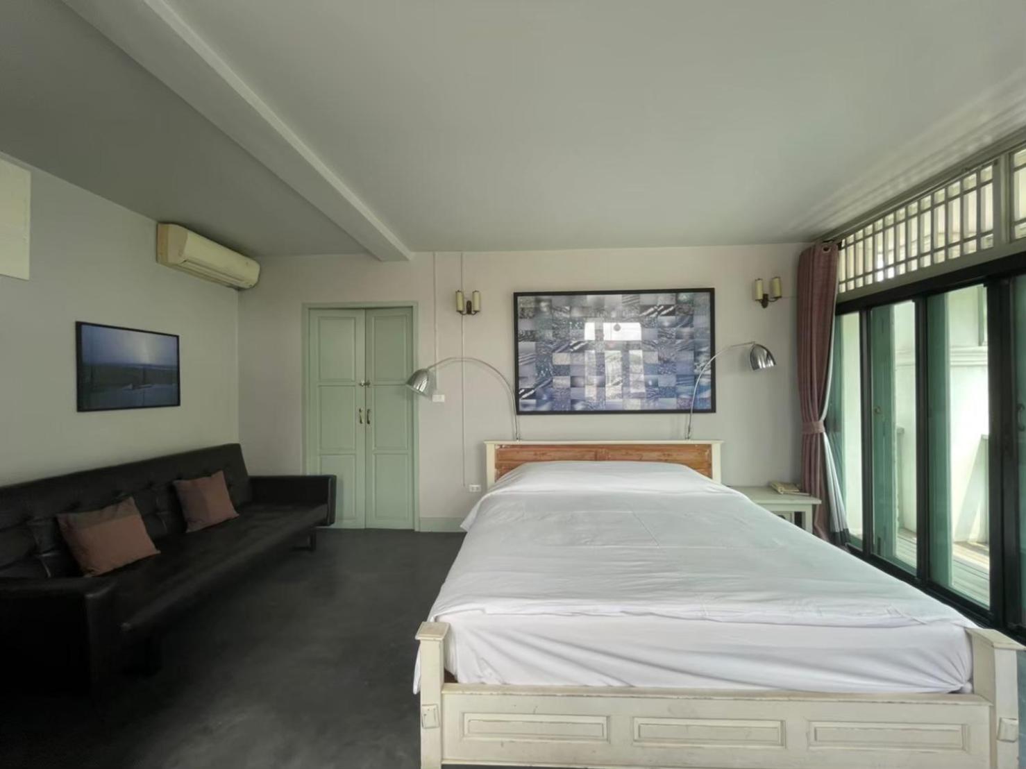 Deluxe Double Room with Balcony - Photo 1