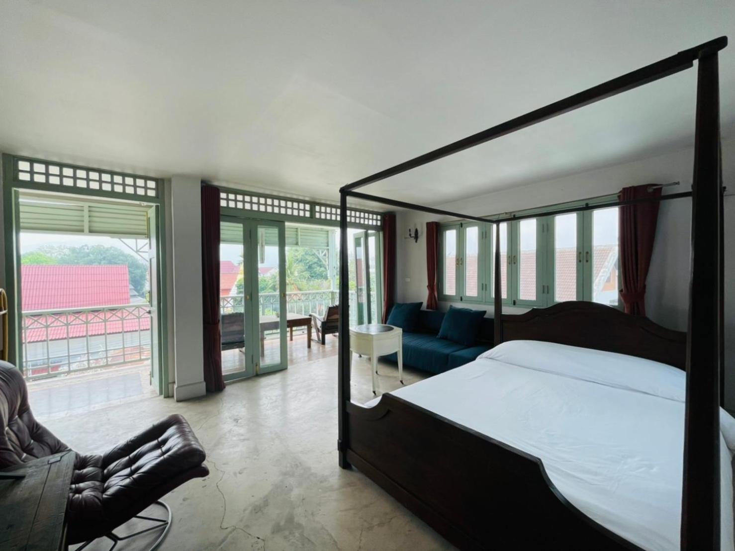 Deluxe Double Room with Balcony - Photo 65