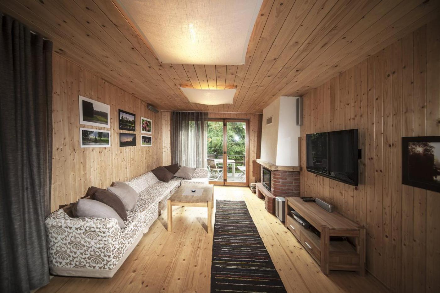 Four-Bedroom Holiday House with Sauna #5 (8 Adults)