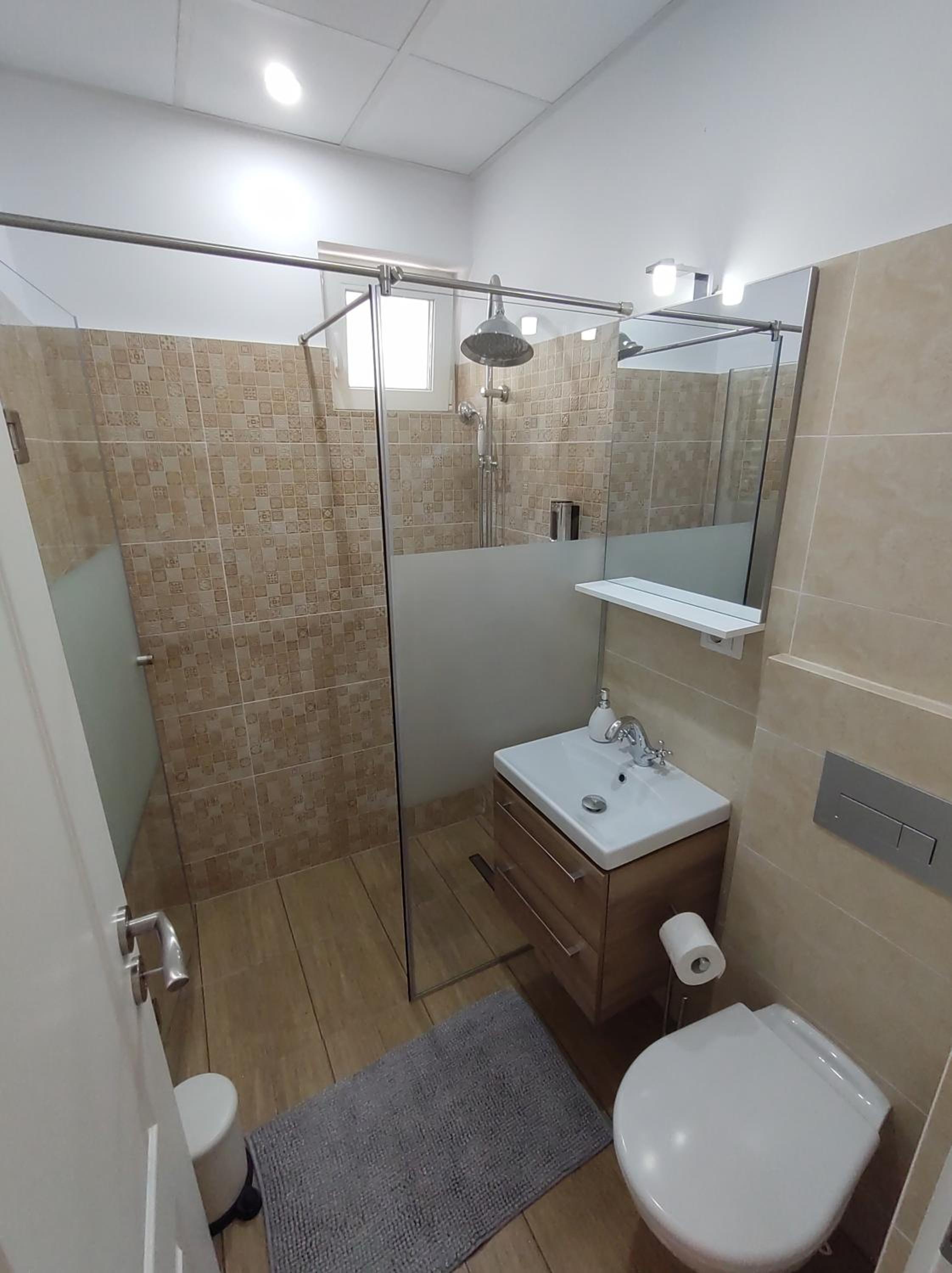 Double or Twin Room - Photo 6