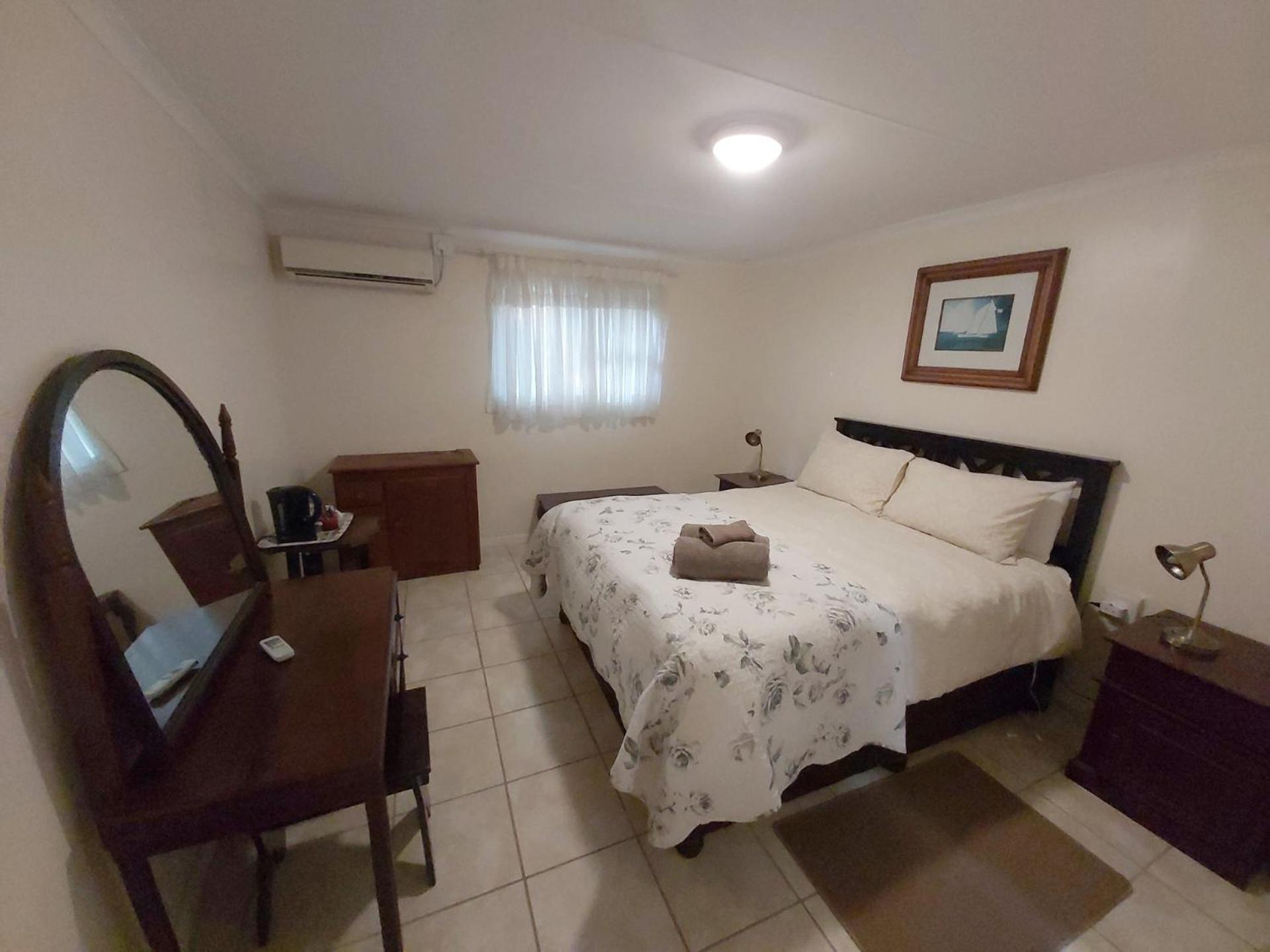 Double Room with Private Bathroom - Photo 6