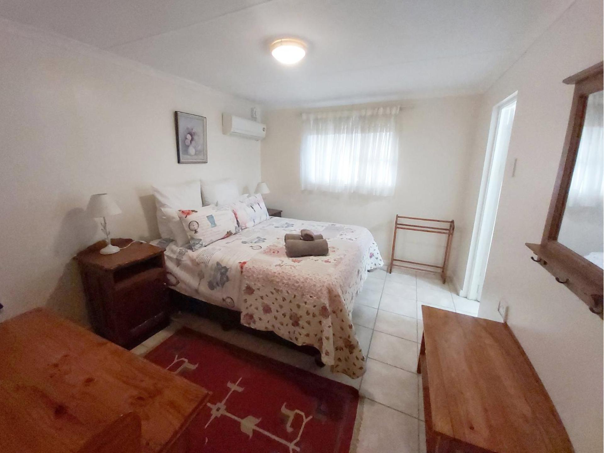 Double Room with Private Bathroom - Photo 3