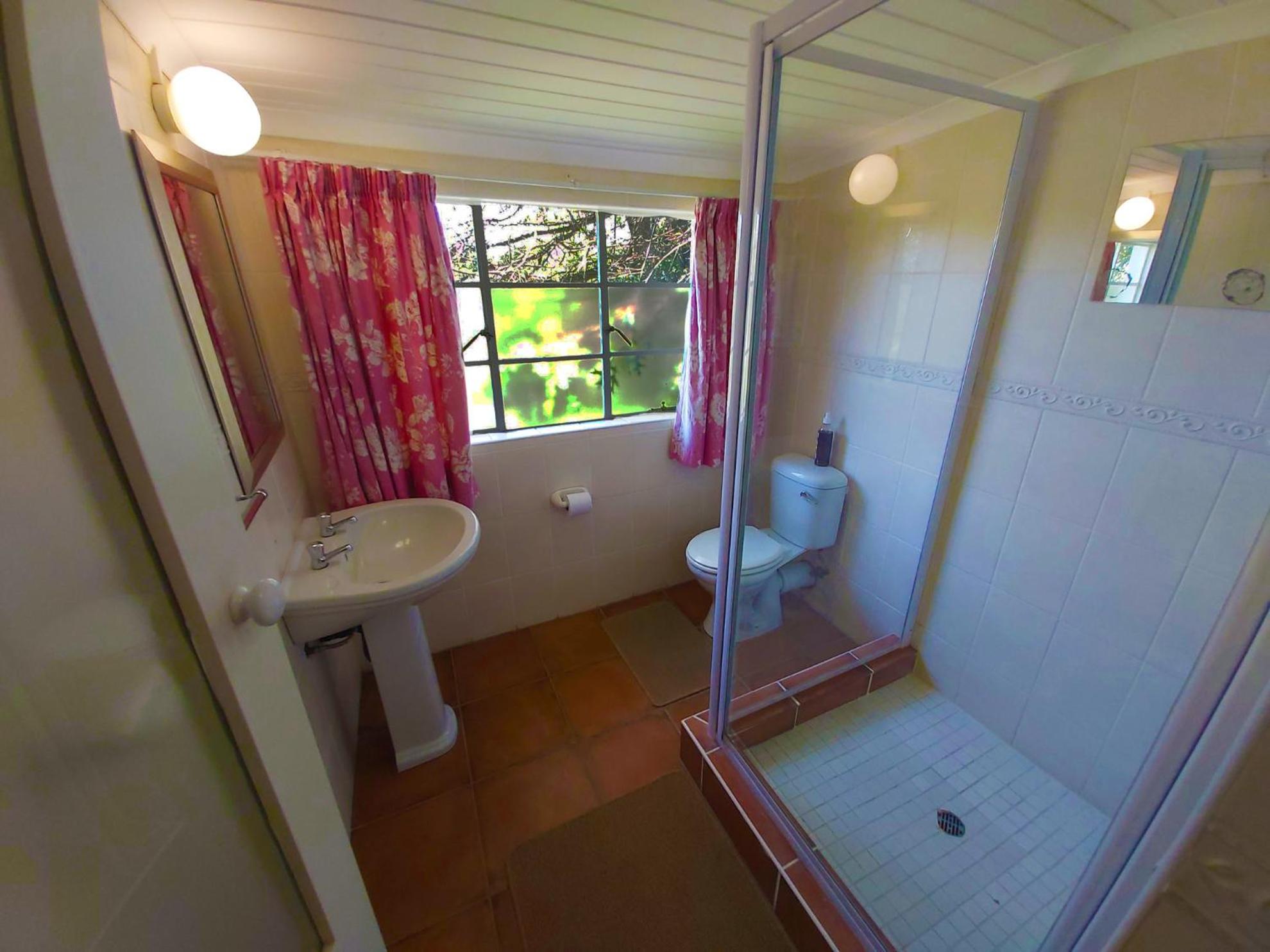 Twin Room - Photo 3