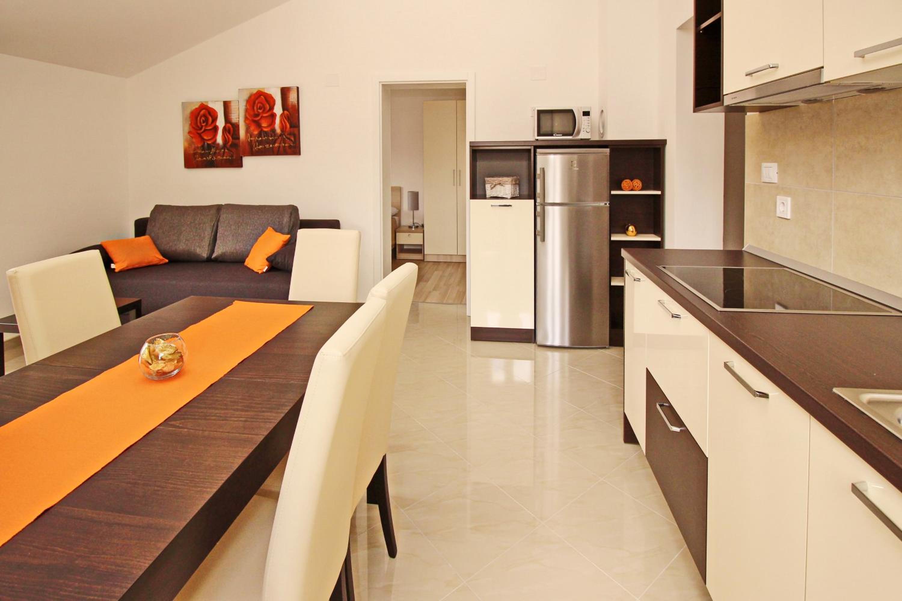 Apartment photo 2