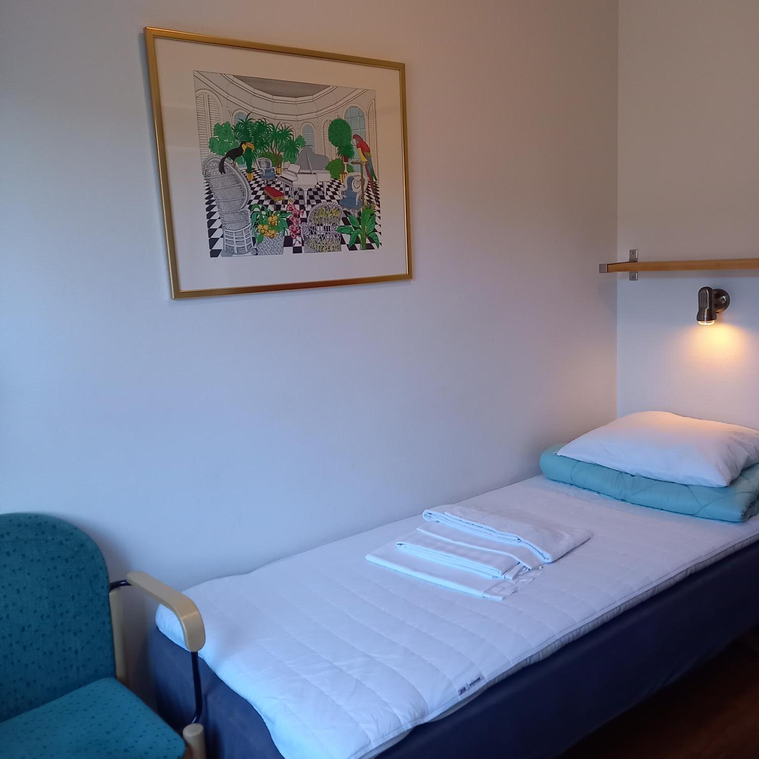Single Room with Shared Bathroom photo 2