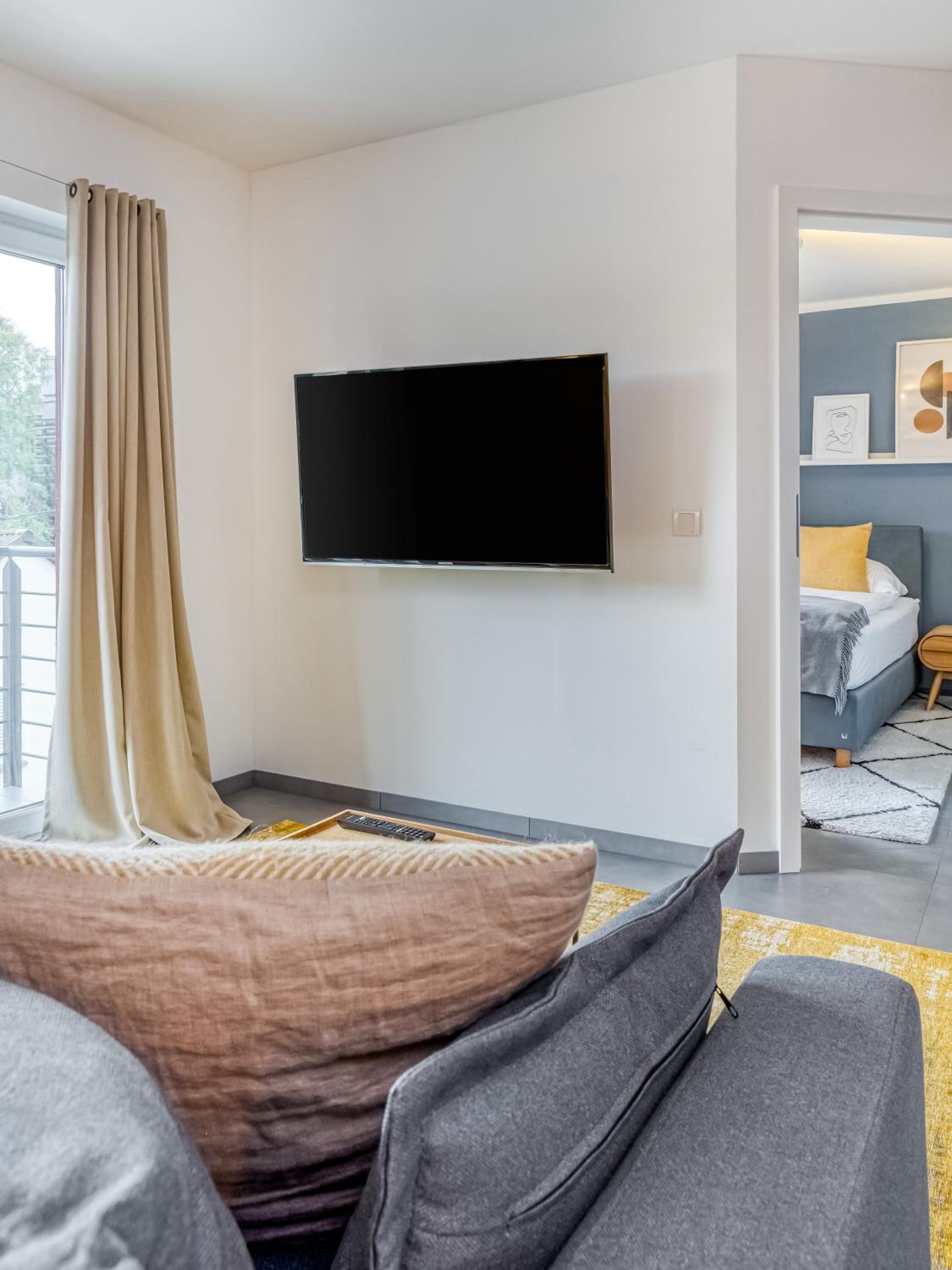 One-Bedroom Suite with Balcony - Photo 2