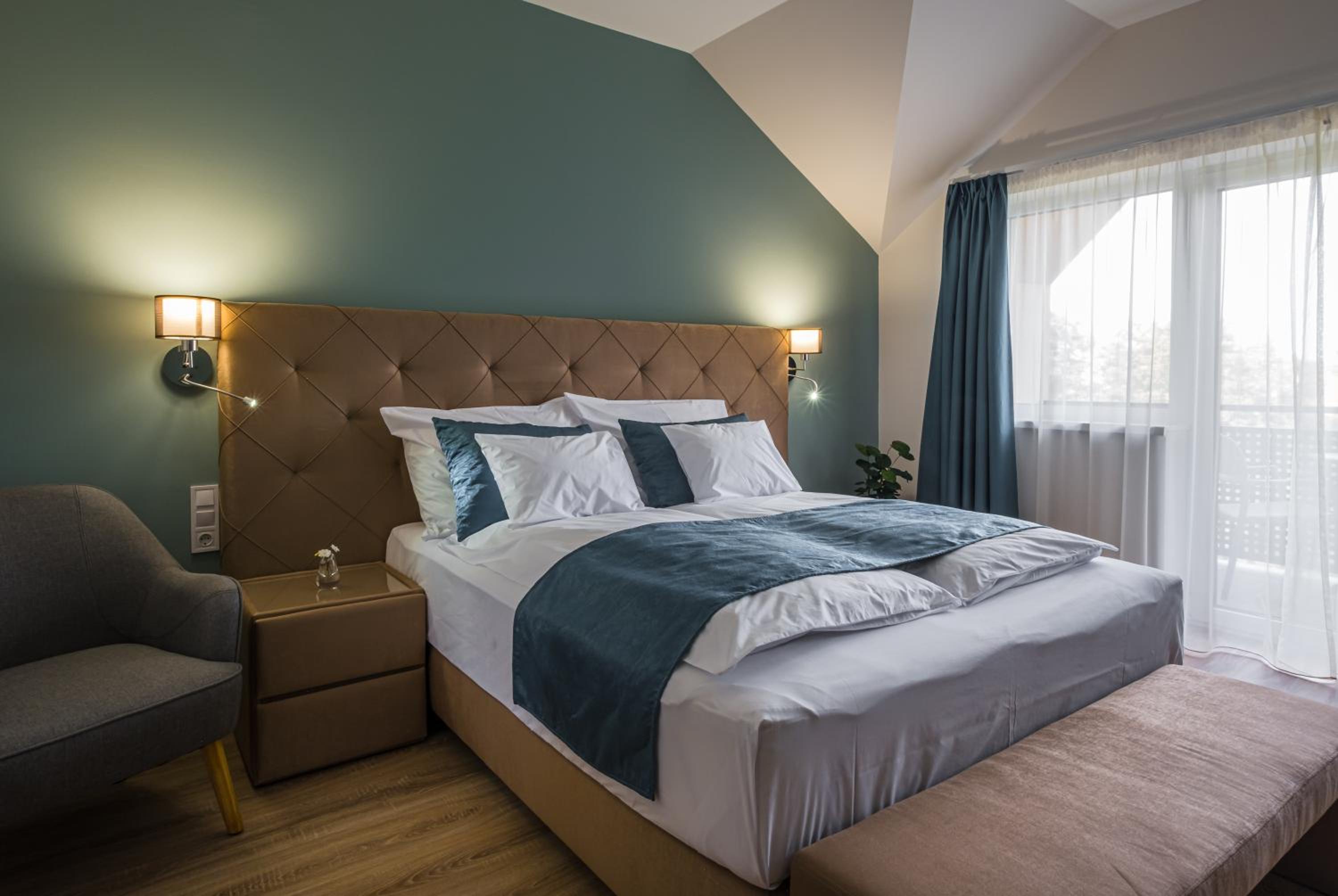 Standard Queen Room - Photo 7