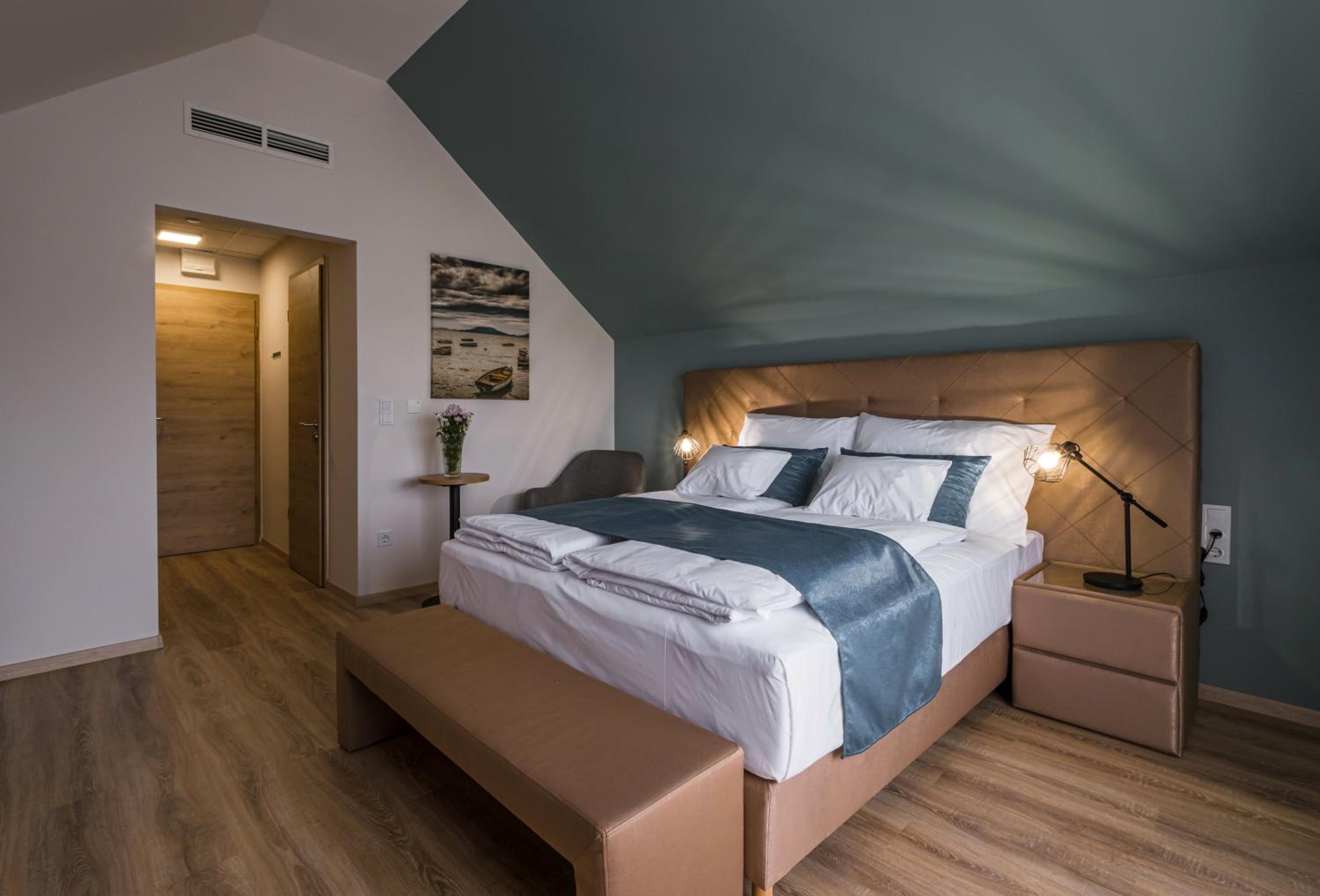 Standard Queen Room - Photo 5