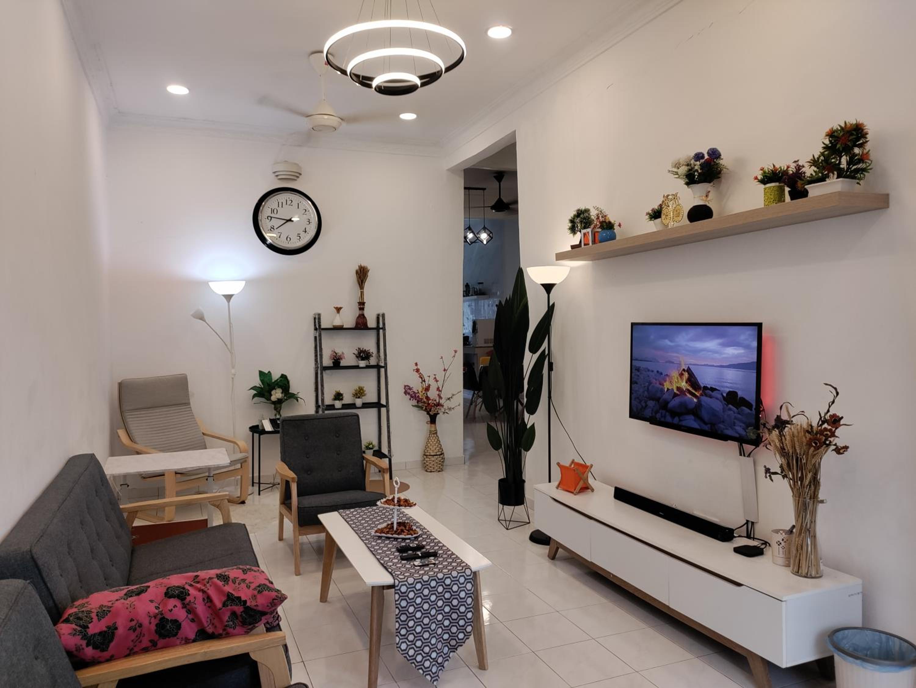 Three-Bedroom House photo 2