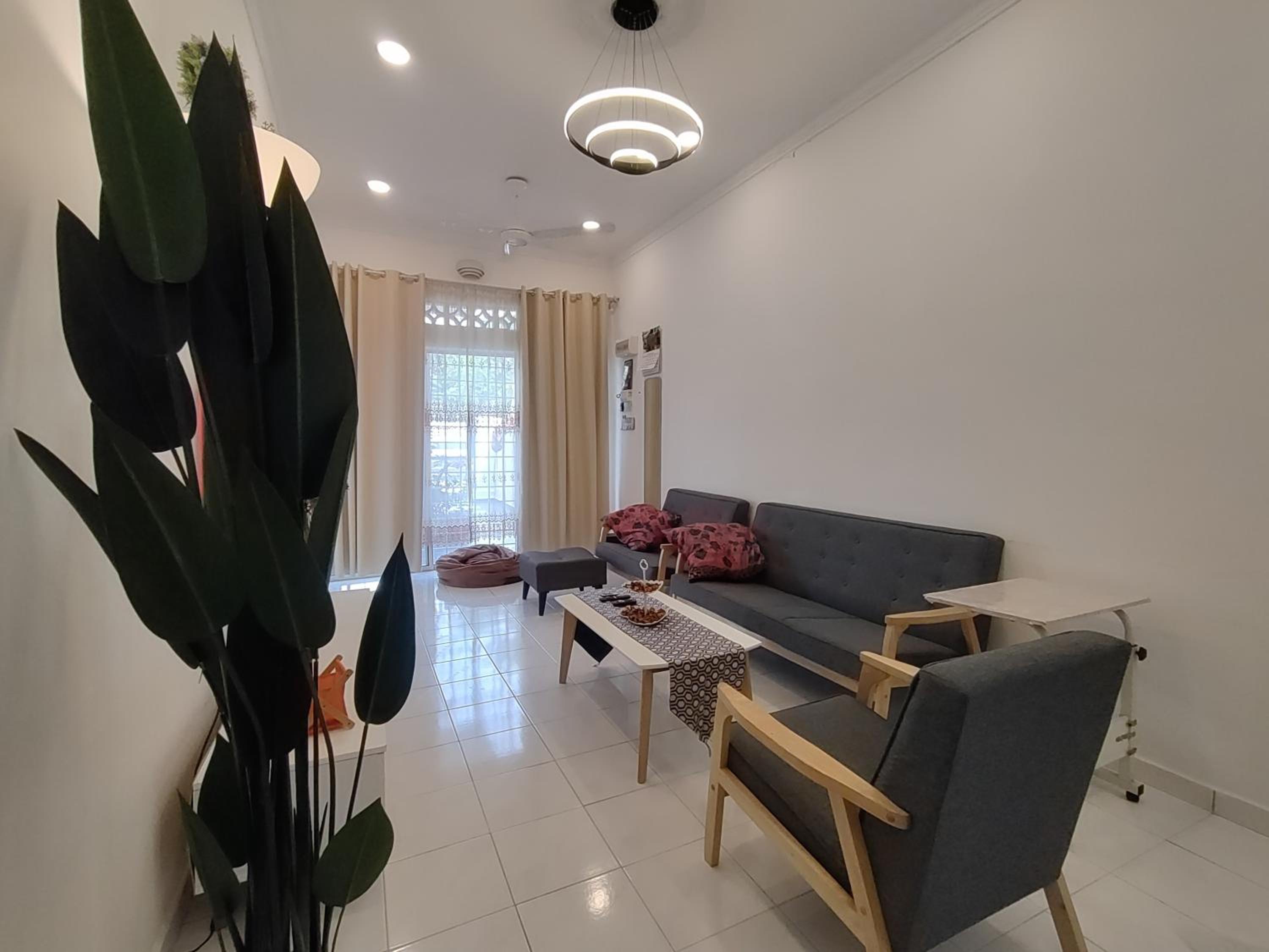 Three-Bedroom House photo 3