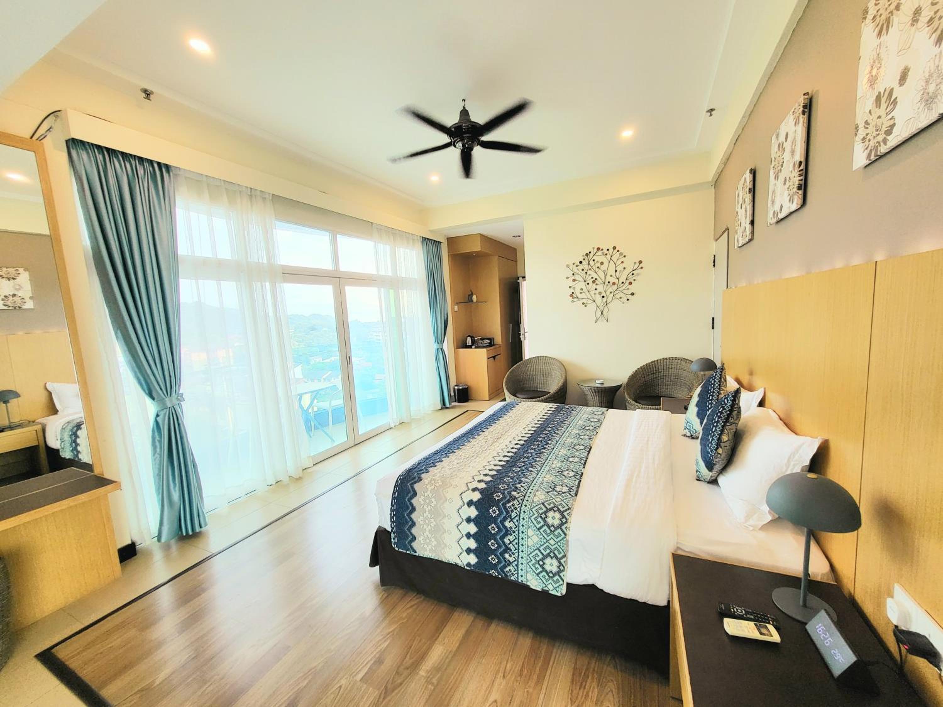 Premier Deluxe Room - Photo 6