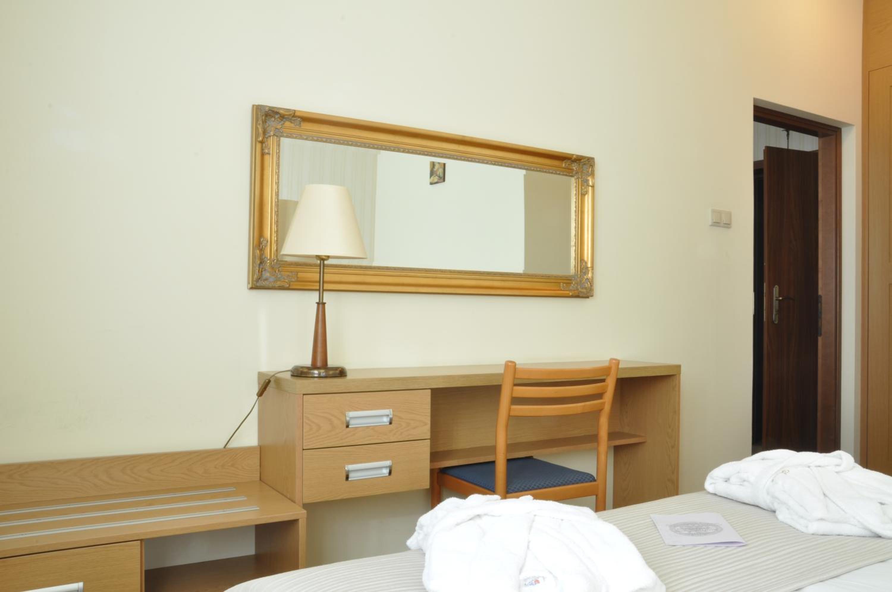 Suite - Photo 1