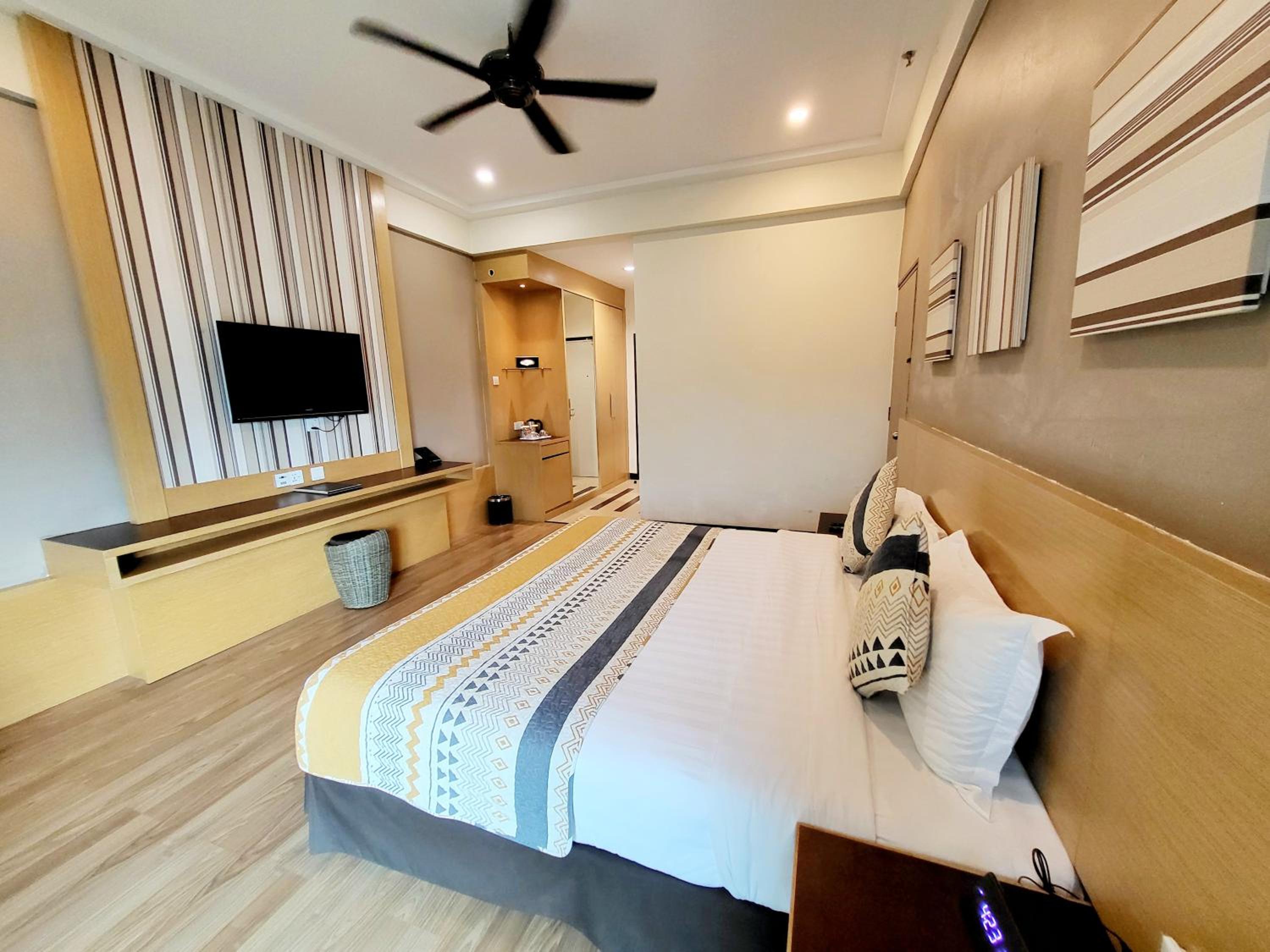 Superior King Room - Photo 3