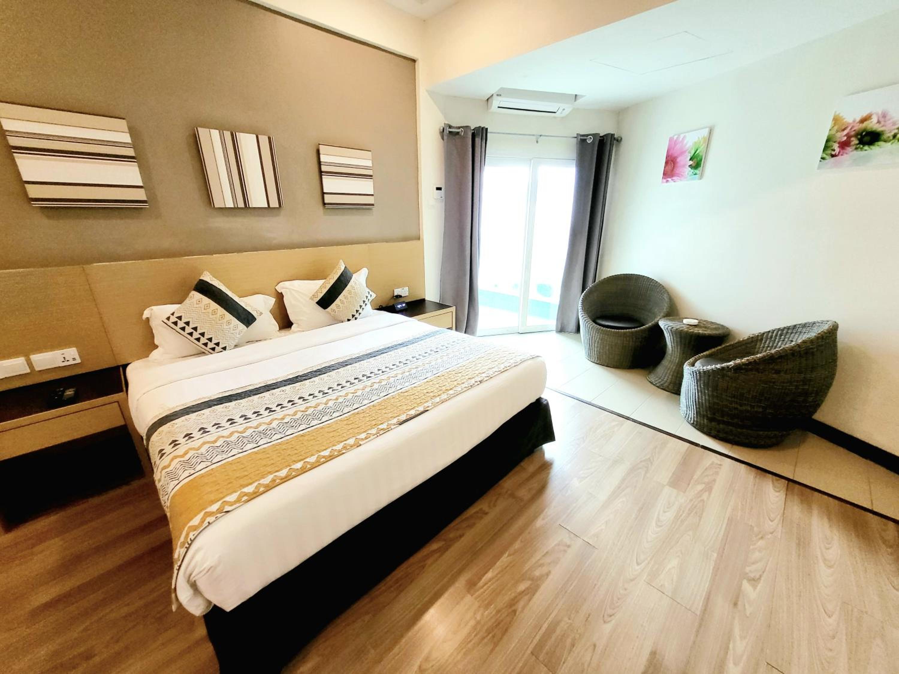 Superior King Room - Photo 5