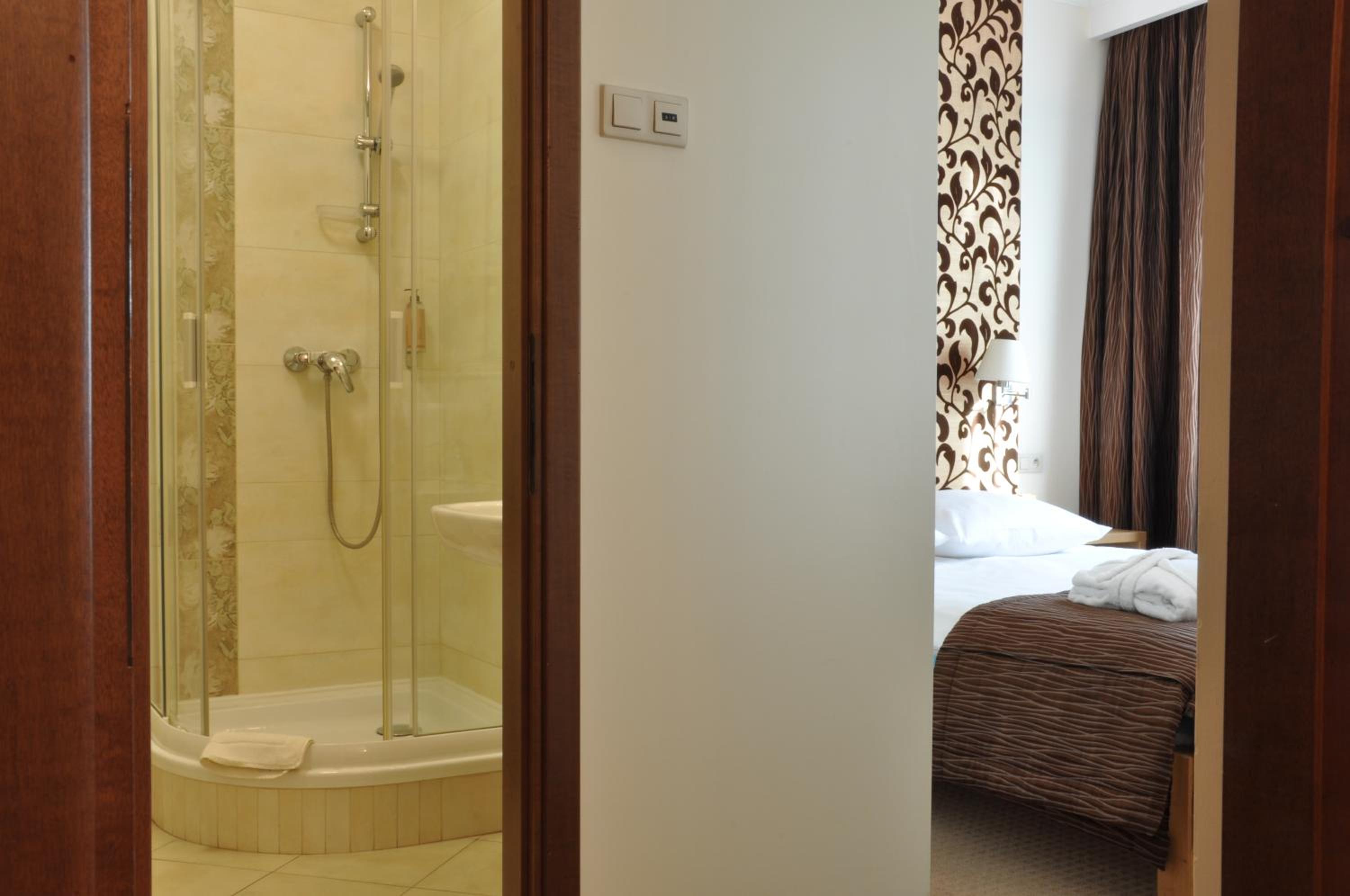 Suite - Photo 15