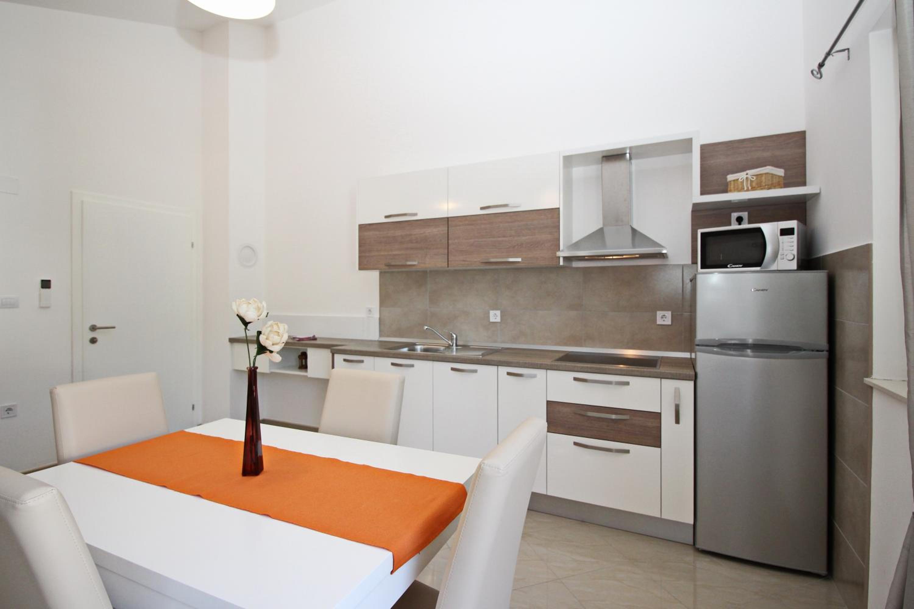 Apartment photo 3