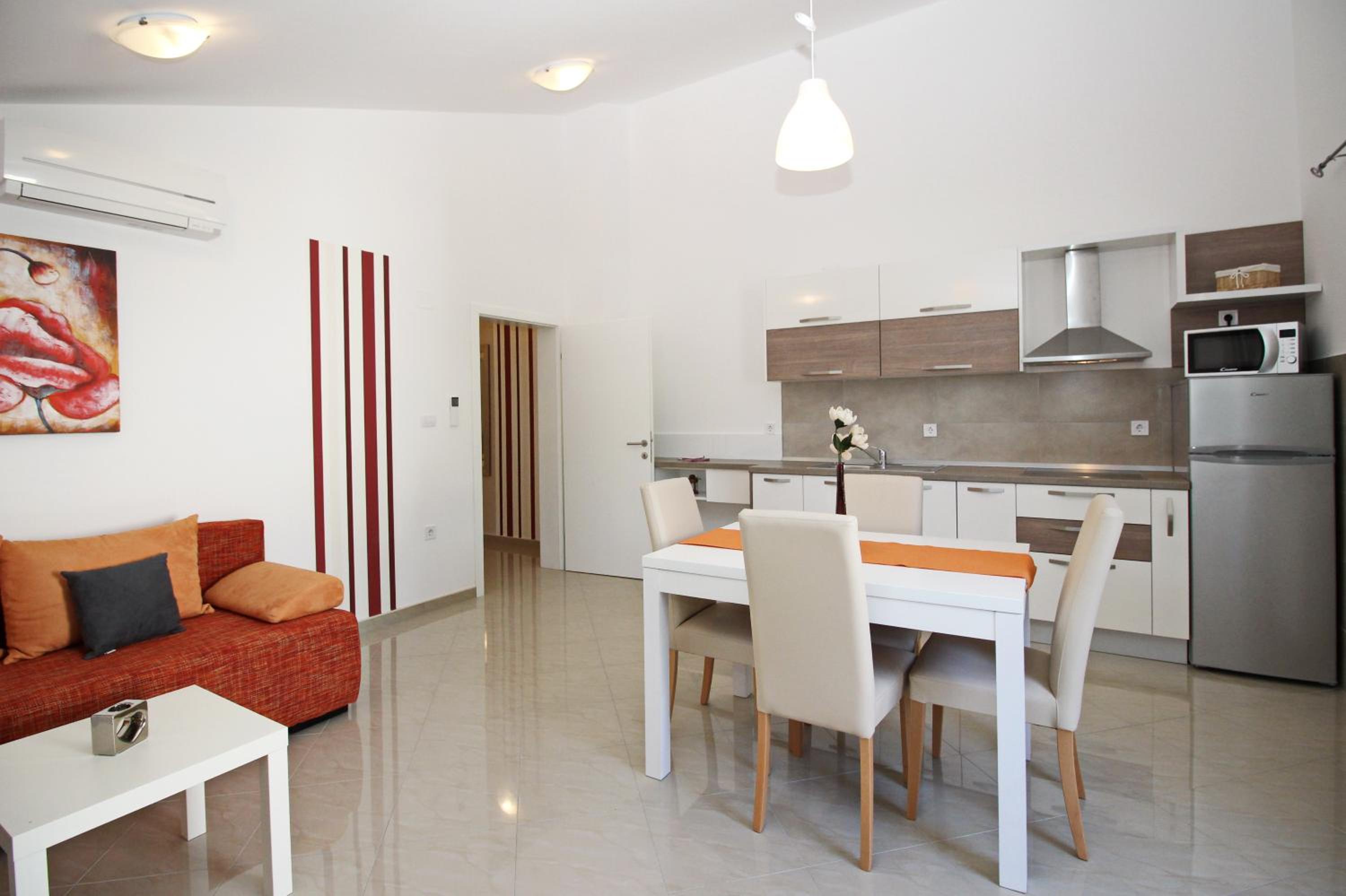Apartment photo 2