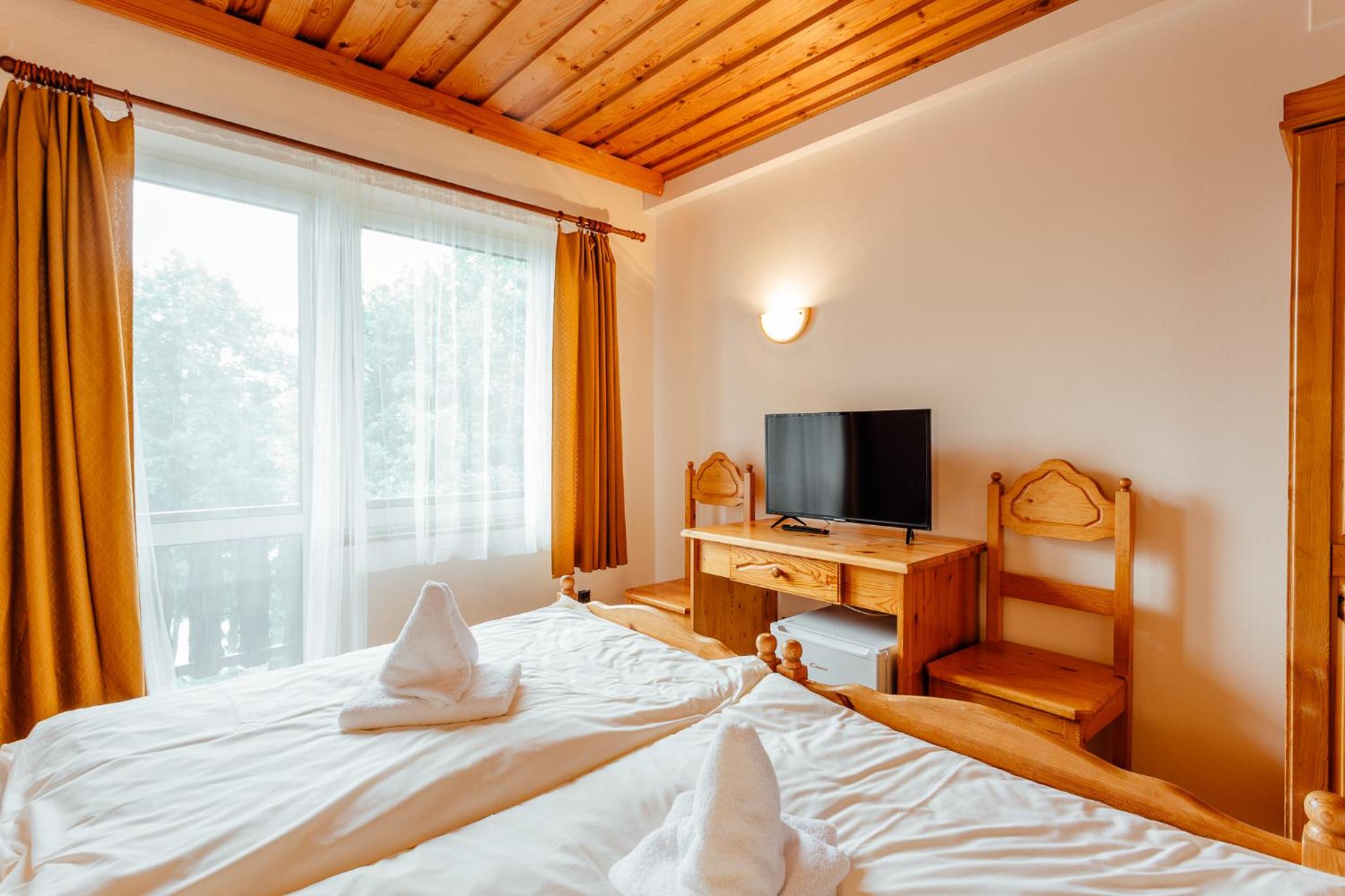 Twin Room with Balcony - Photo 3