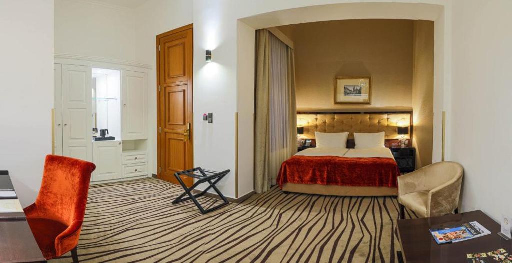 Double Room Atrium - Photo 18