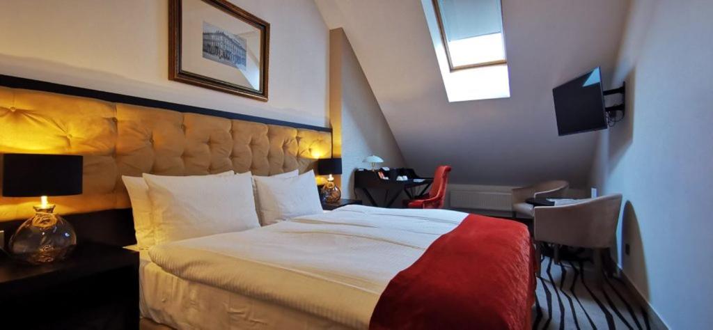 Double Room Atrium - Photo 16