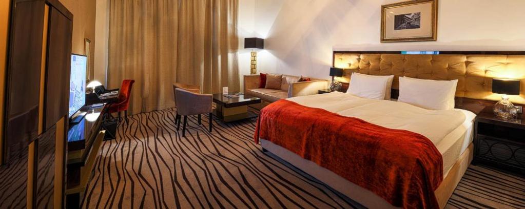 Deluxe Double Room with extra bed (2+2)  - Photo 11