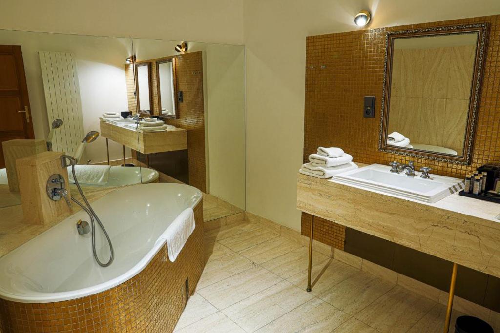 Deluxe Double Room with extra bed (2+2)  - Photo 21