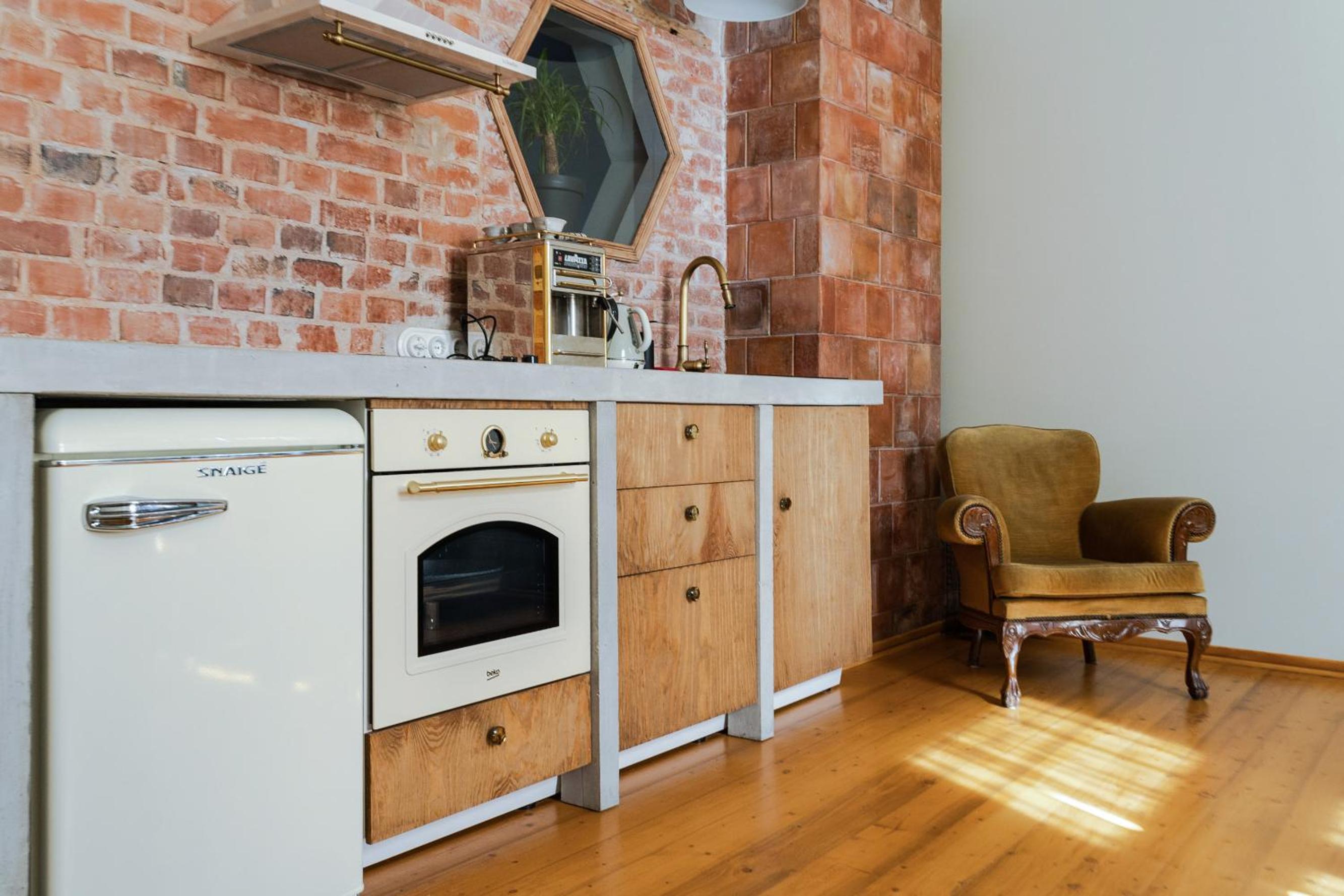 One-Bedroom Apartment - Photo 11