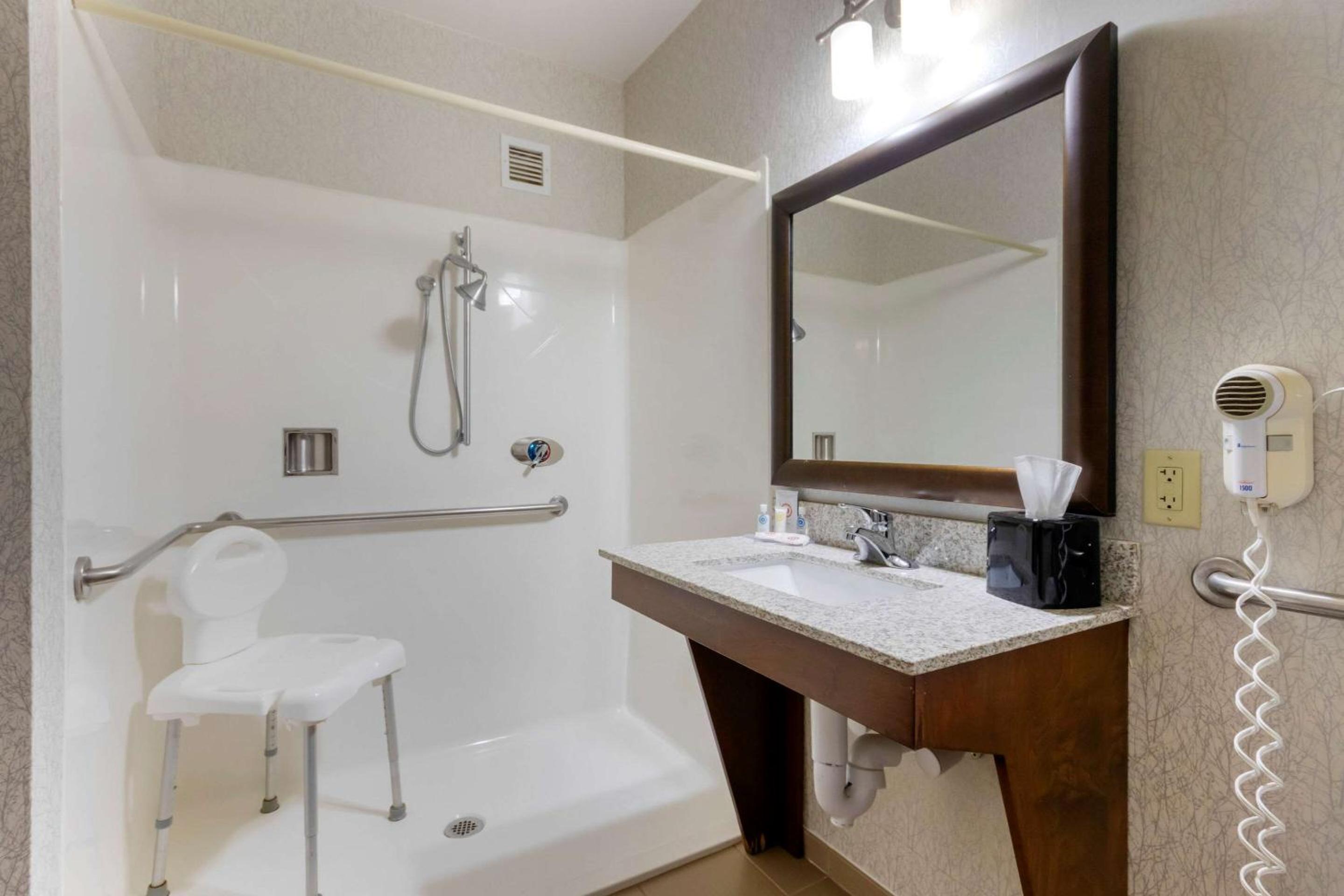 Queen Room - Disability Access/Non-Smoking - Photo 4
