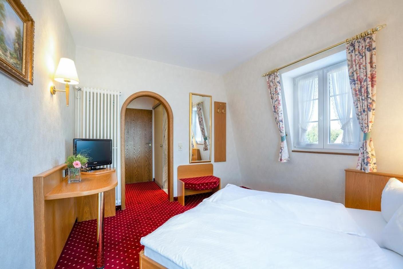 Standard Double Room - Photo 2