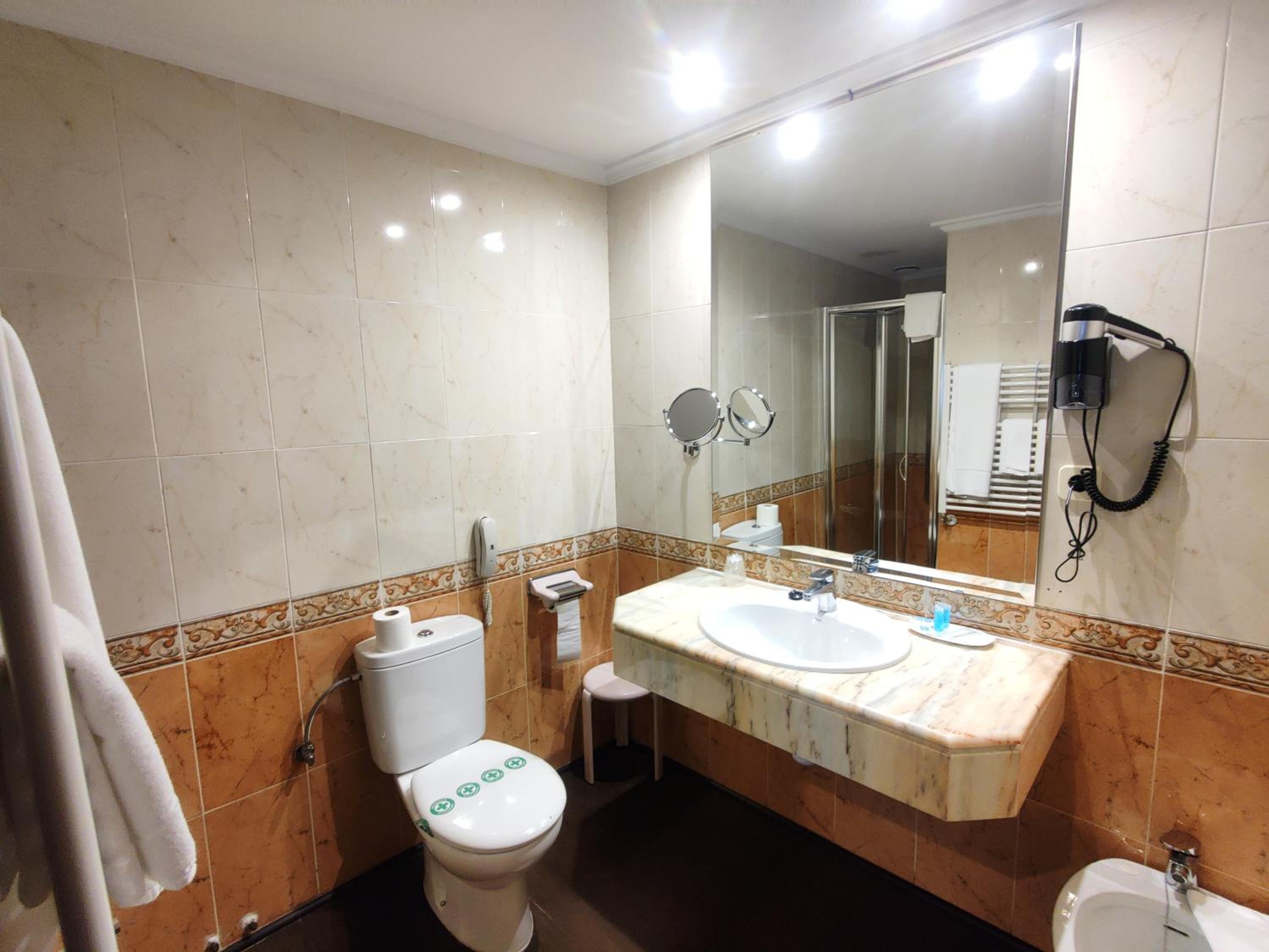 Single Room - Photo 3