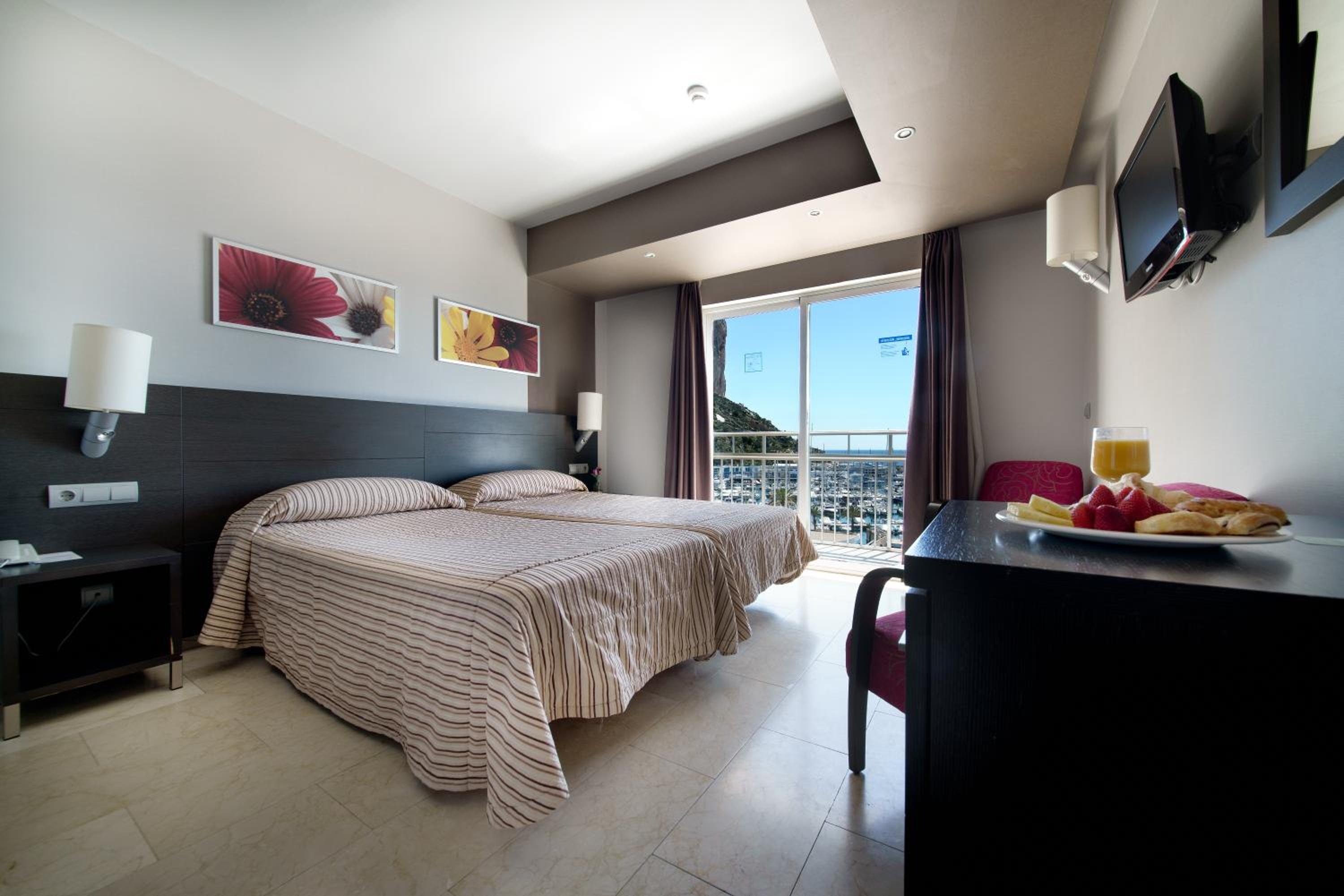 Superior Double or Twin Room with Front Sea View - Photo 10