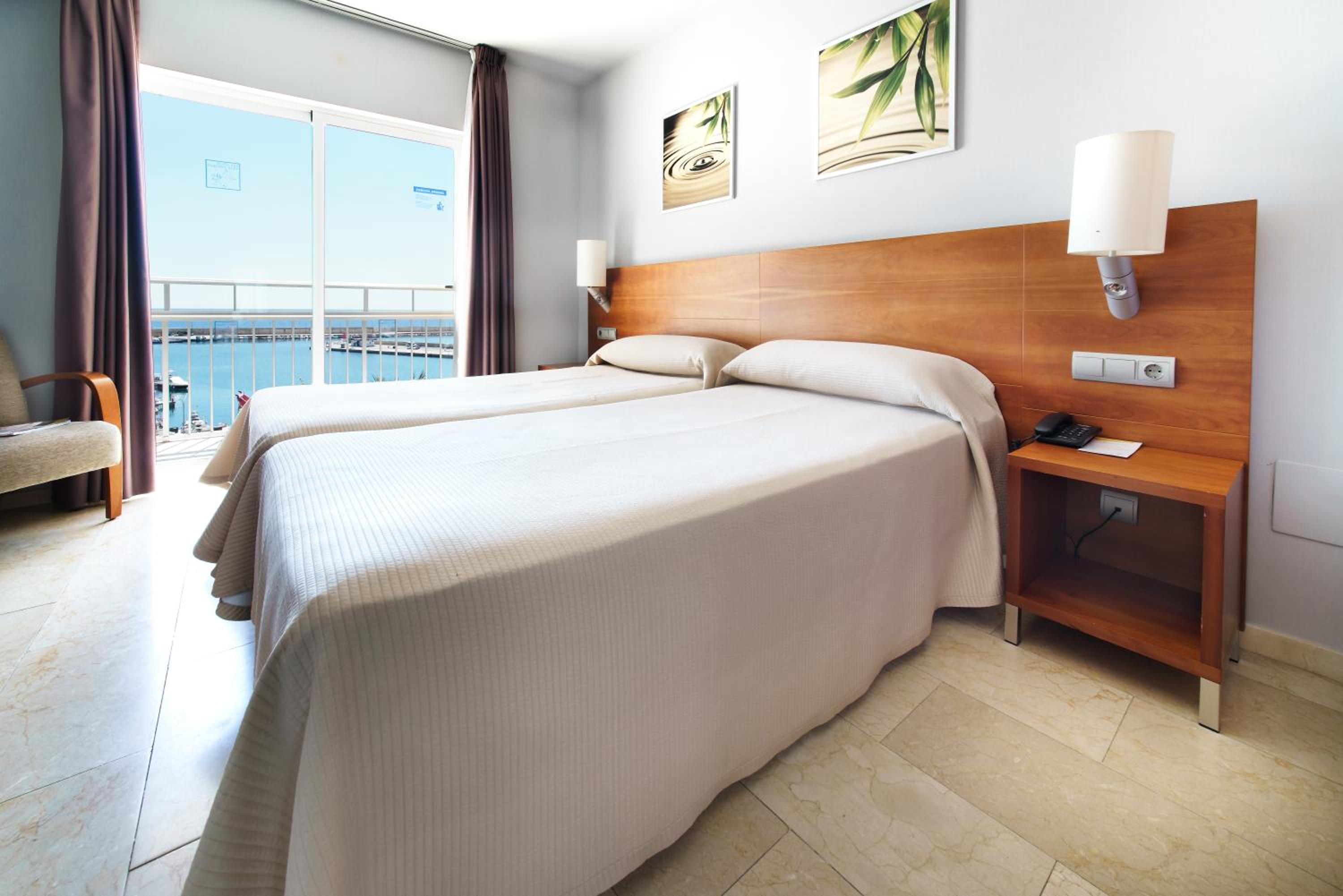 Superior Double or Twin Room with Front Sea View - Photo 1