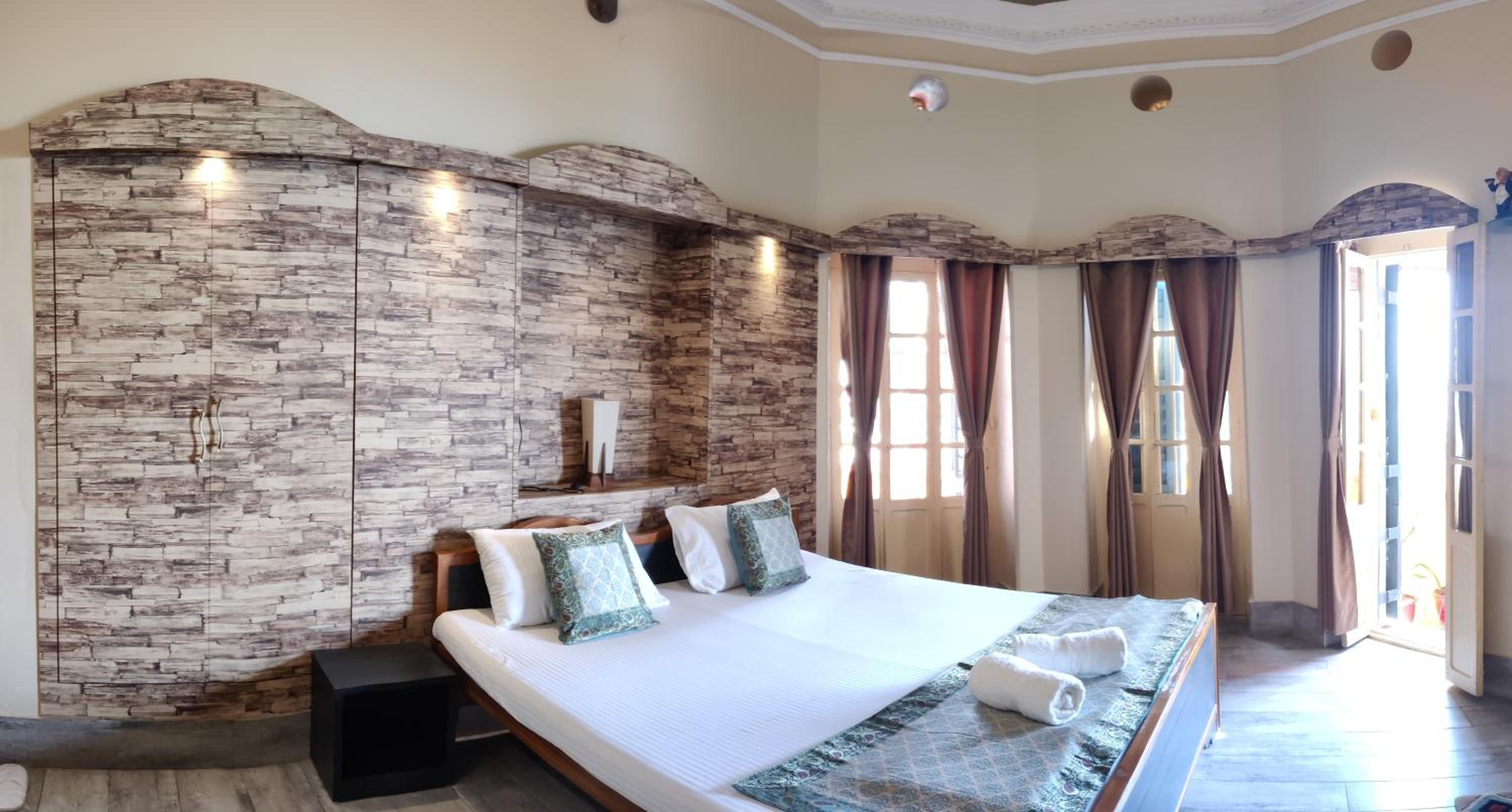 Superior King Room photo 2