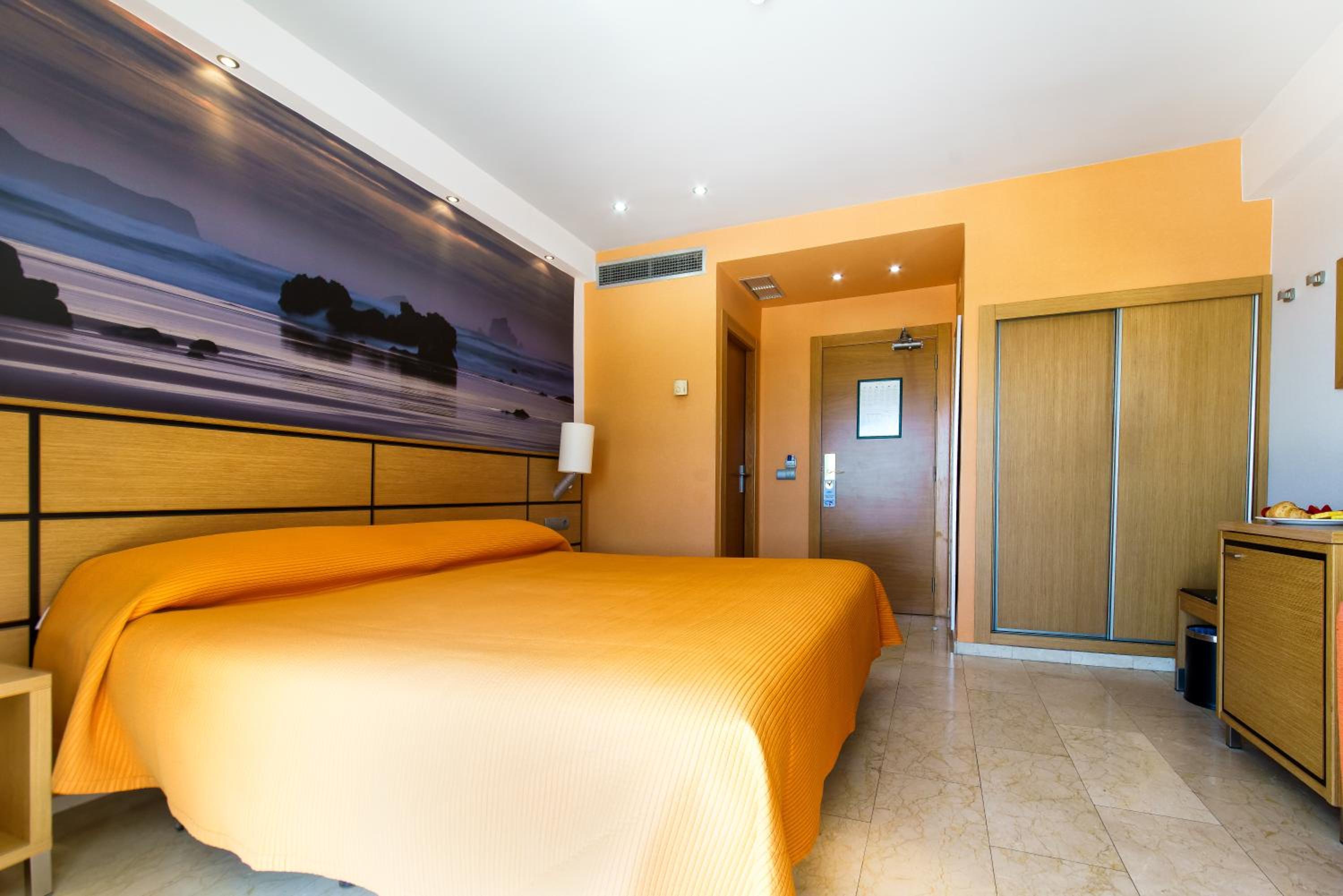 Superior Double or Twin Room with Front Sea View - Photo 4