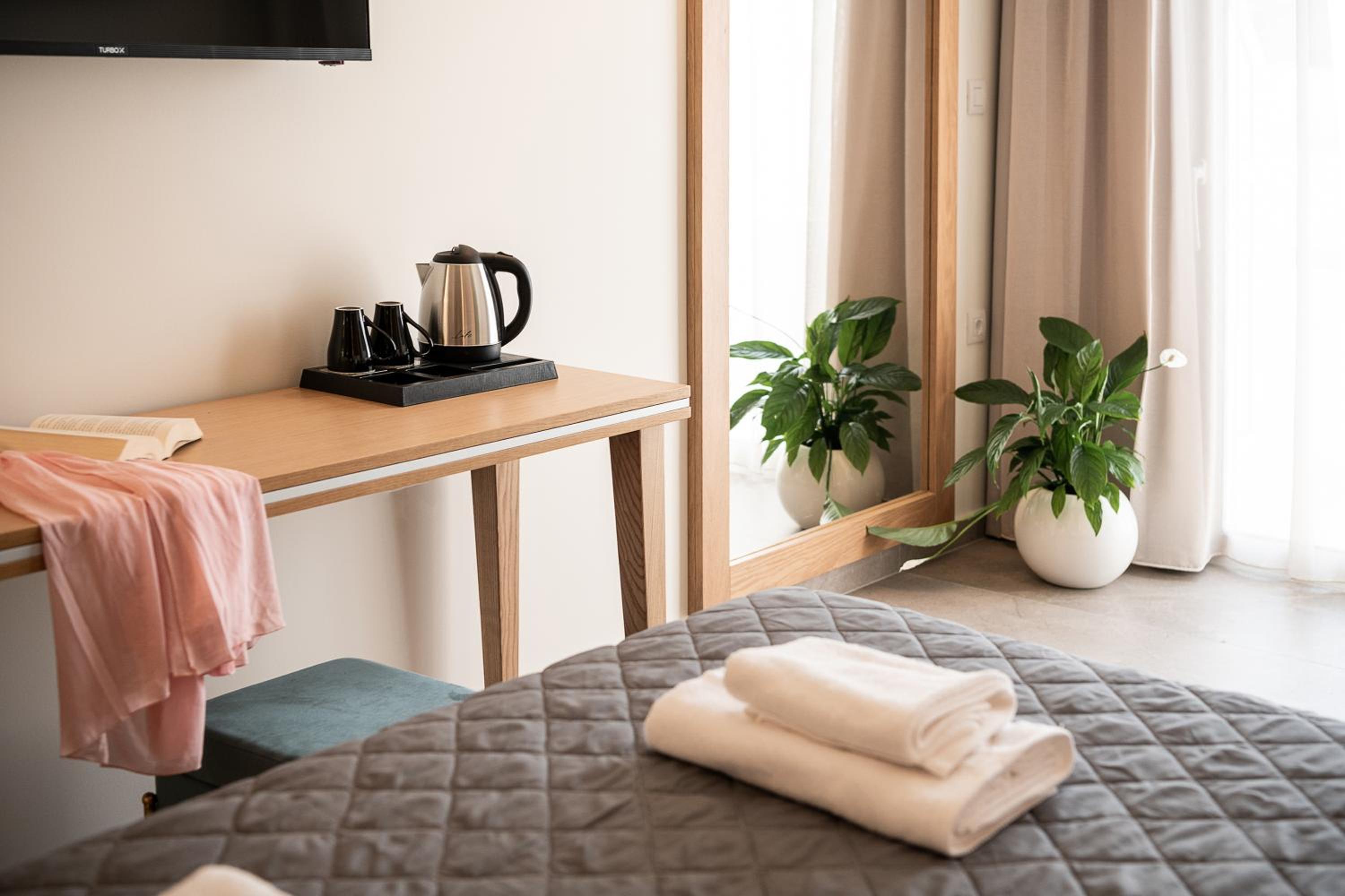 Deluxe Double Room - Photo 15