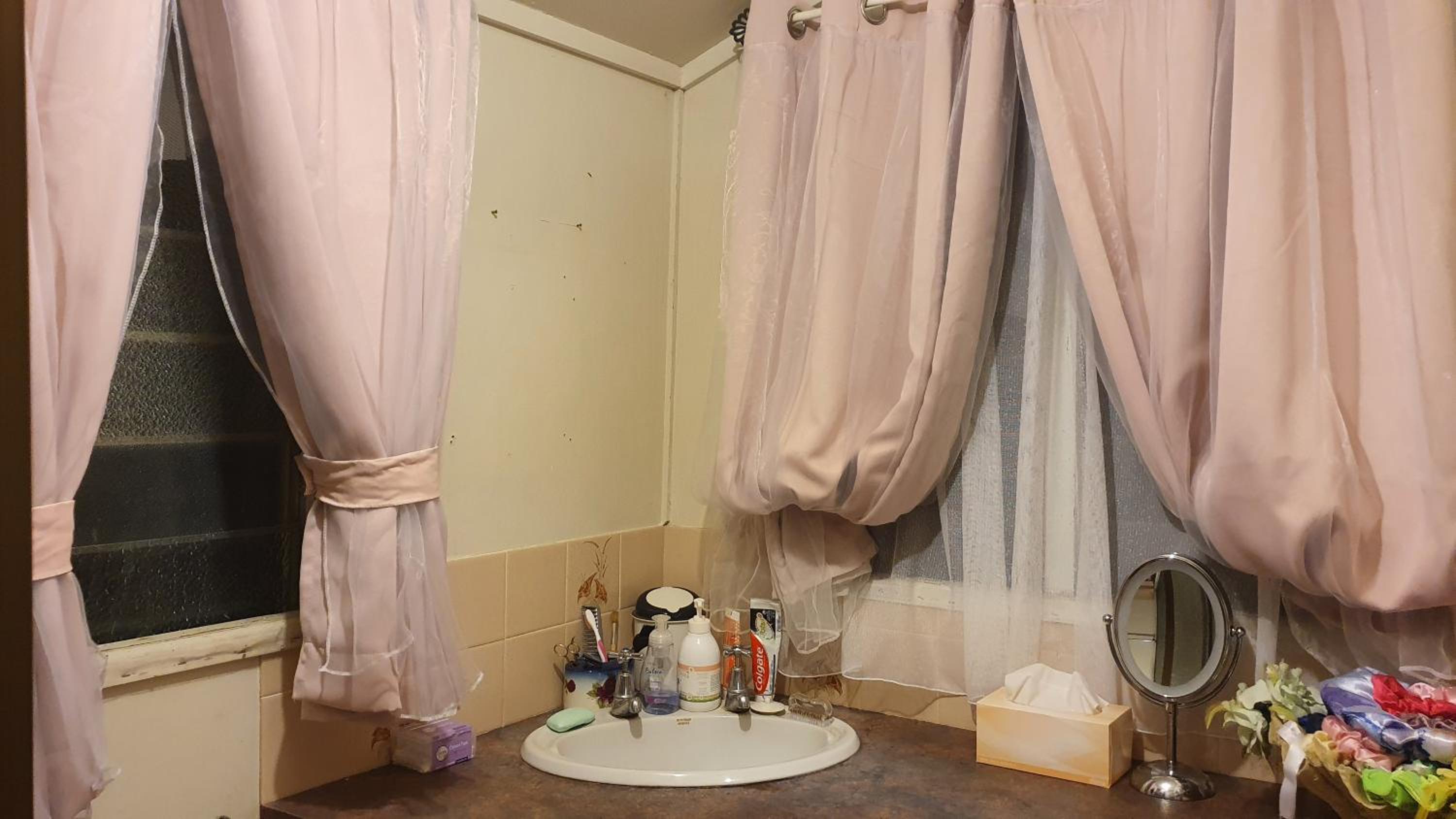 Budget Double Room - Photo 10