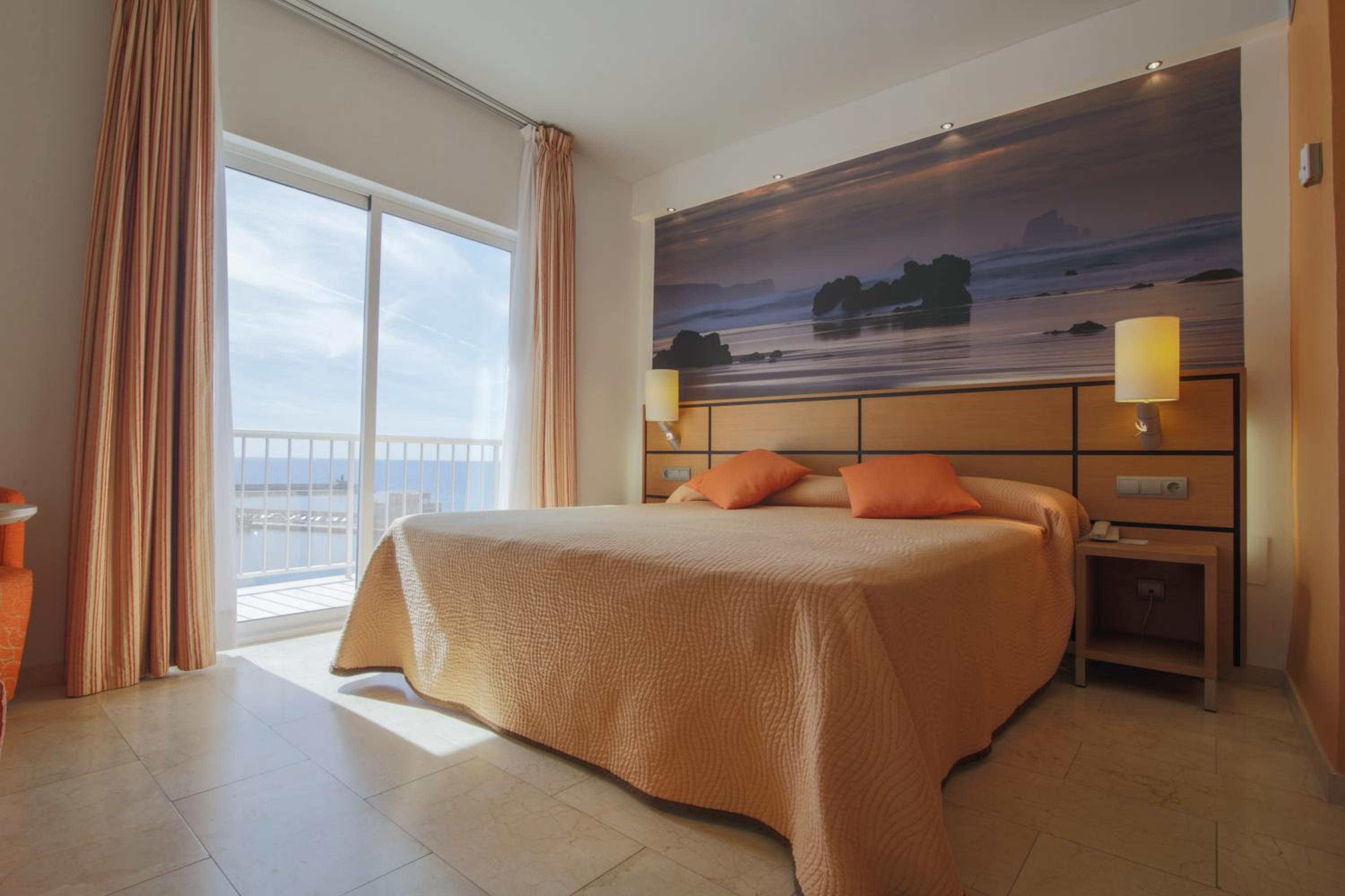Superior Double or Twin Room with Front Sea View - Photo 9