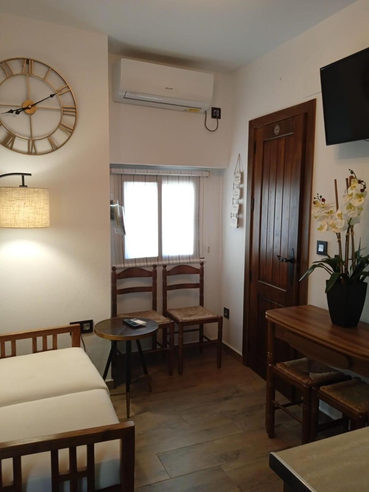 One-Bedroom House photo 2