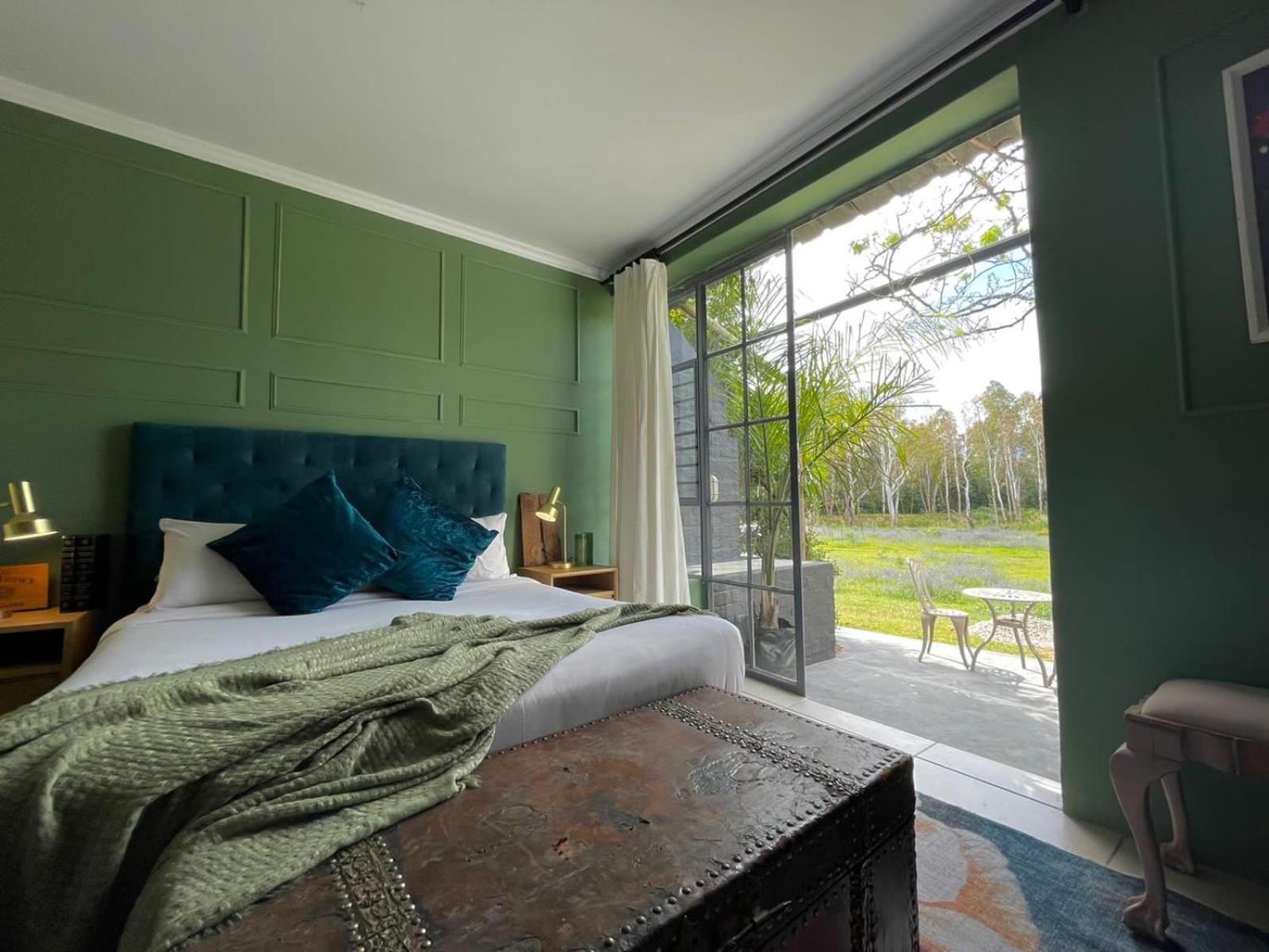 Deluxe King Room - Photo 9