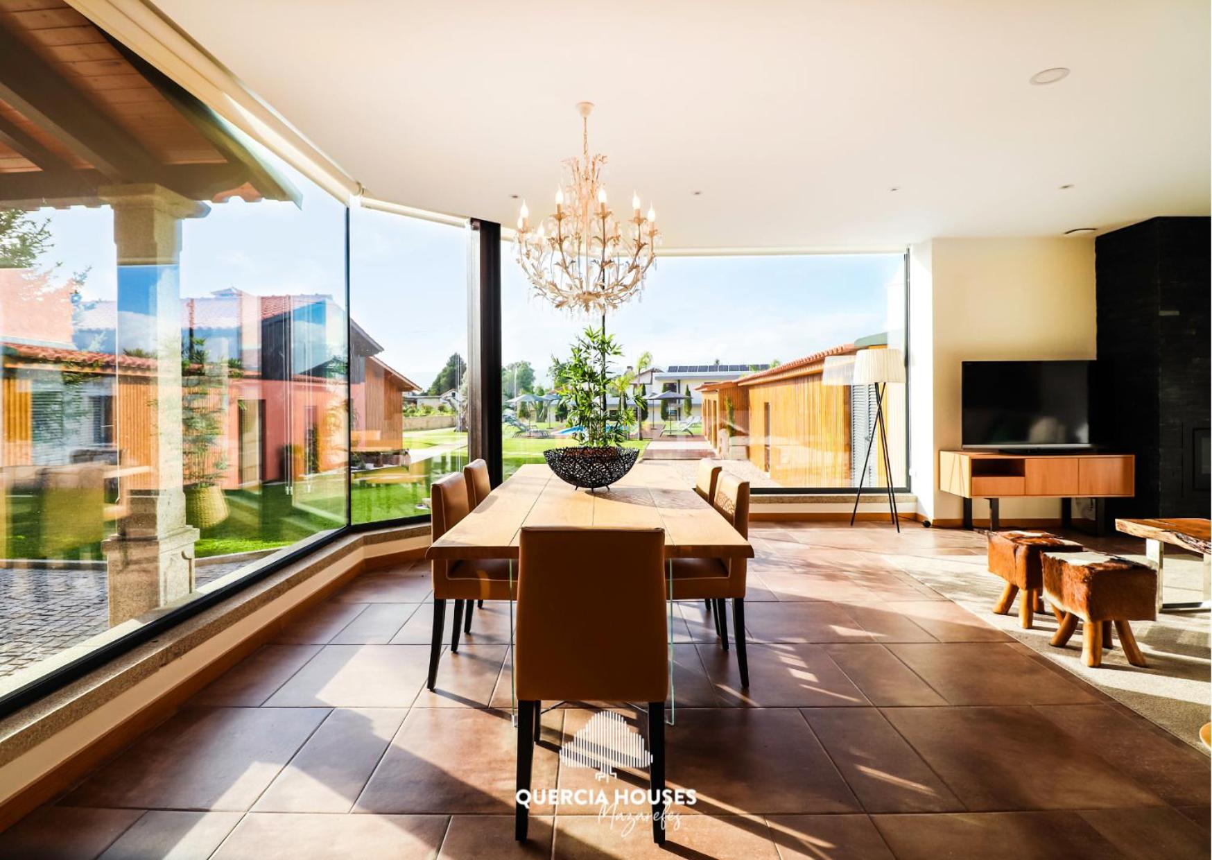 Five-Bedroom House photo 2