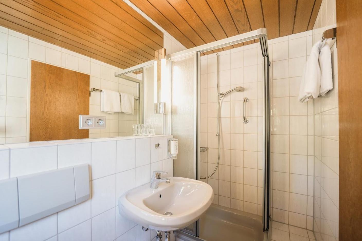 Standard Double Room - Photo 3
