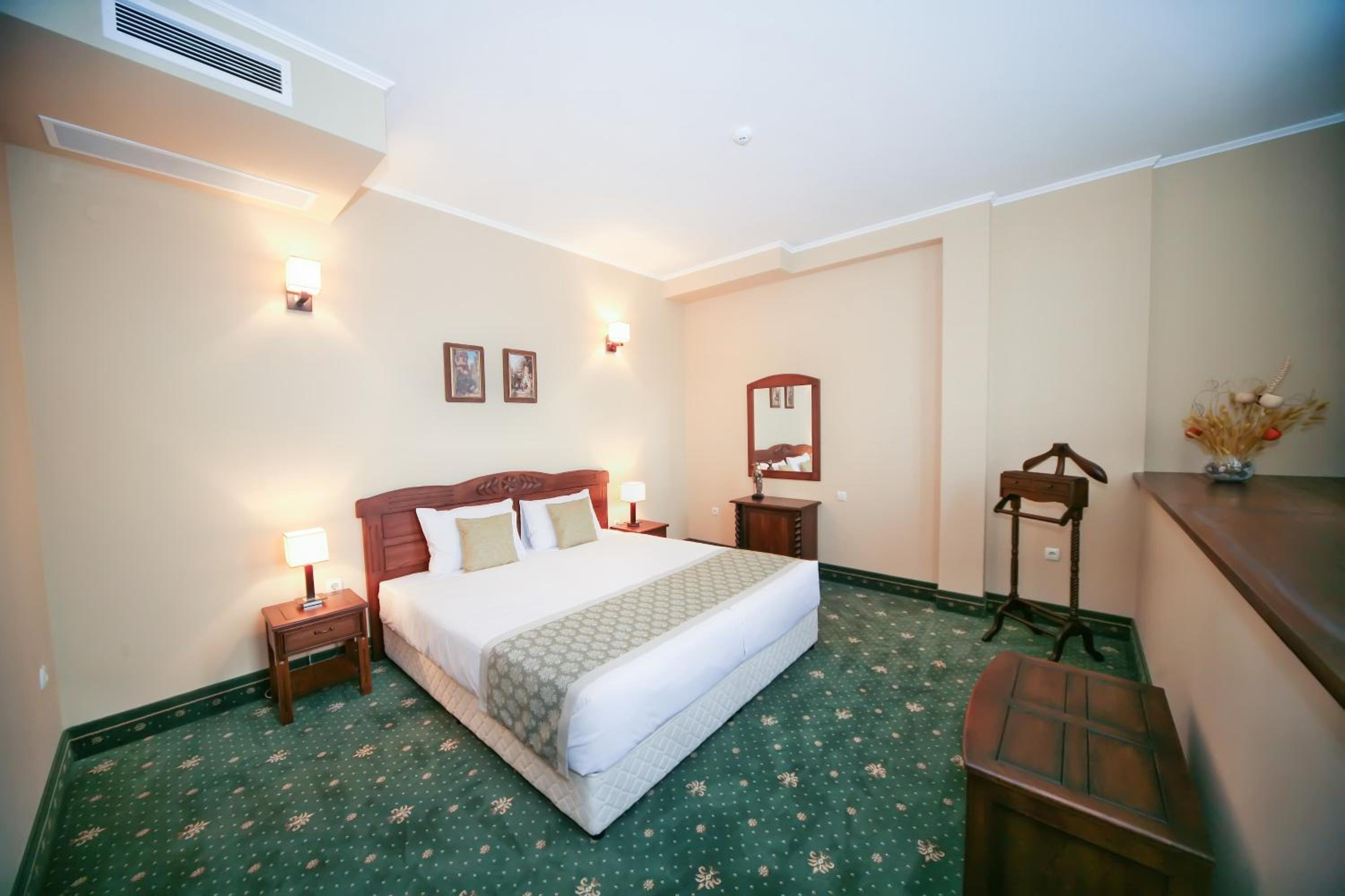 One-Bedroom Suite with Balcony photo 1
