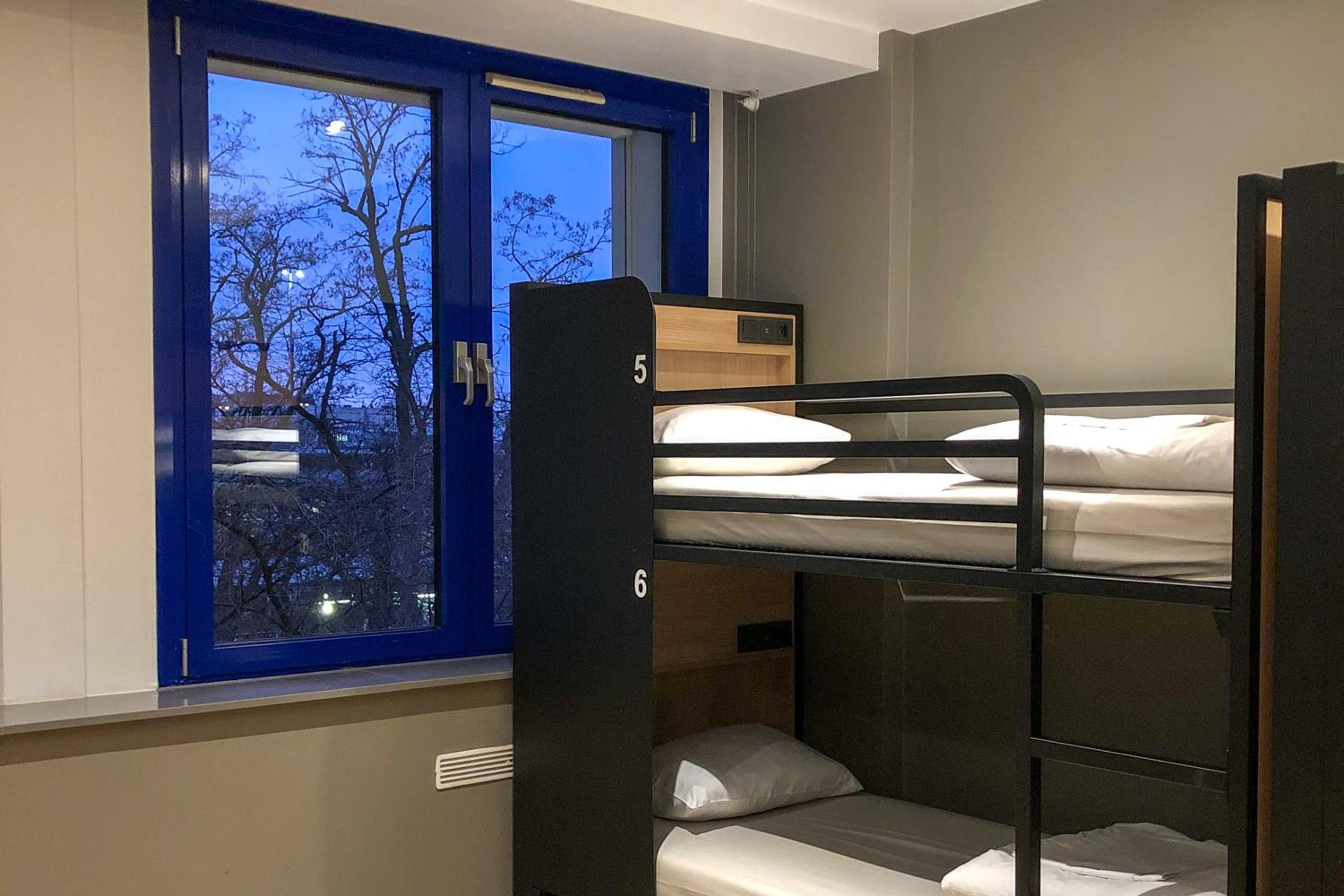 Single Bed in 6-Bed Dormitory Room photo 2