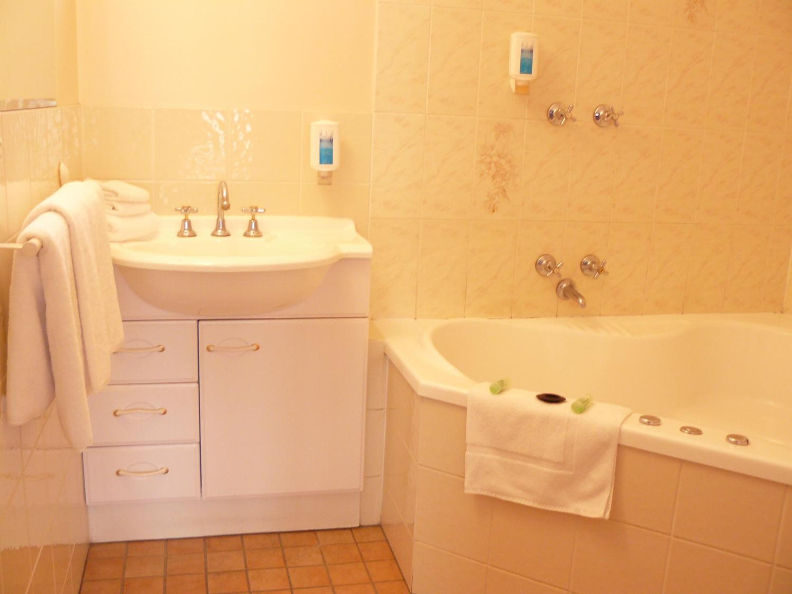 Double Room with Spa Bath photo 3
